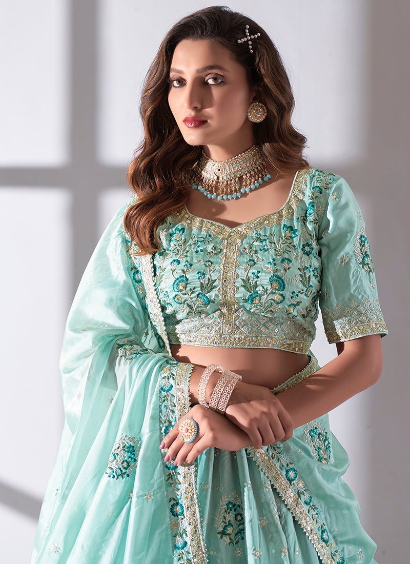 Lehenga Choli brodé à paillettes en organza bleu ciel