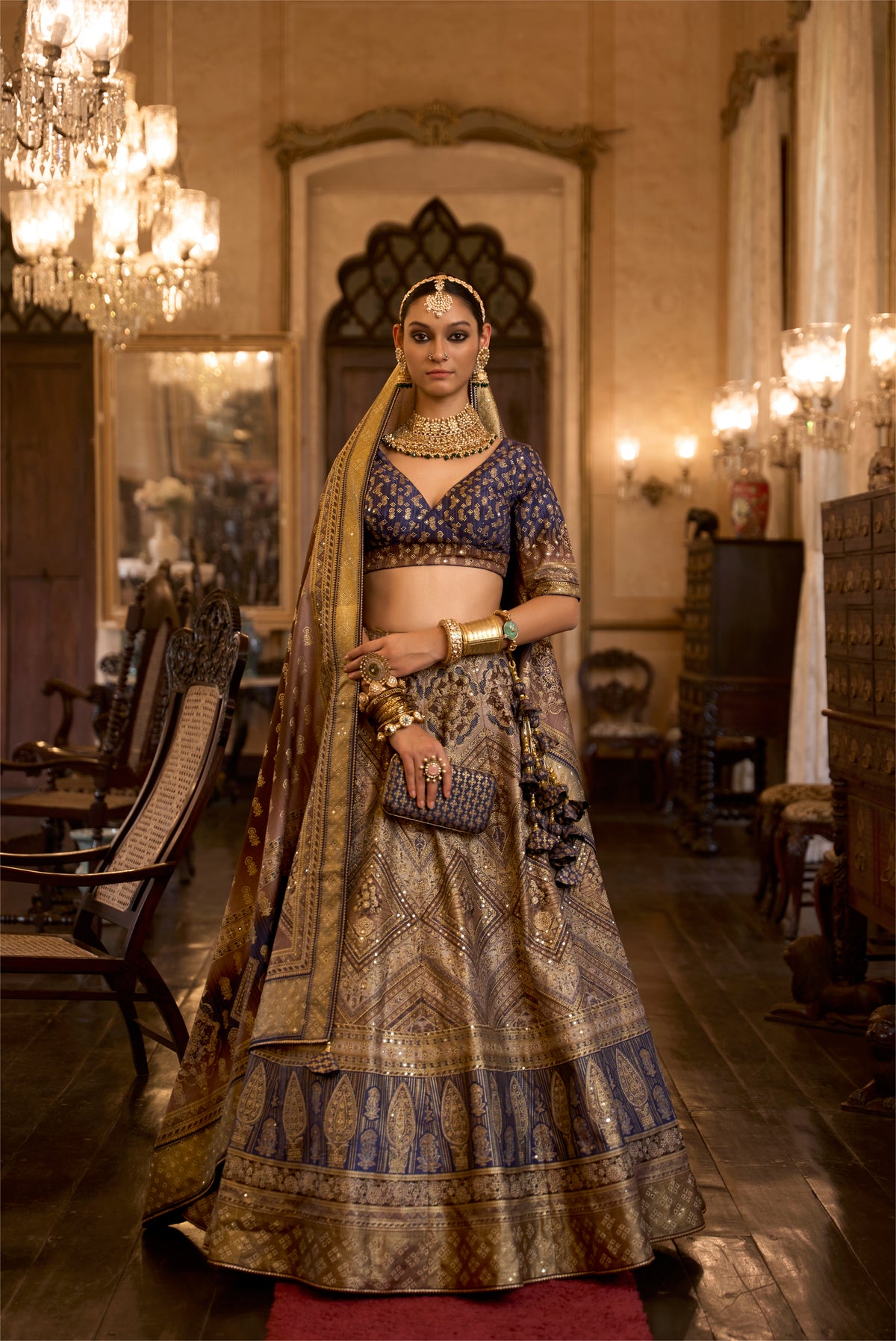 Lehenga Choli en soie bleu foncé scintillante 