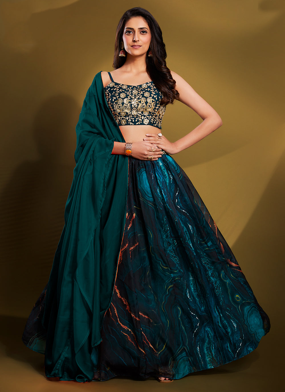 Lehenga Choli en crêpe brodé à paillettes bleu sarcelle