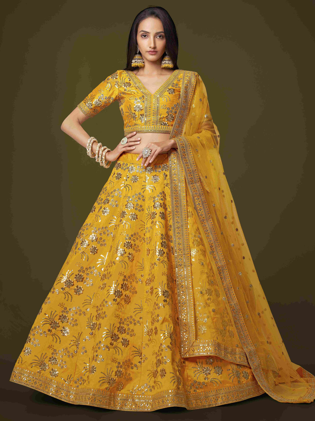 Lehenga Choli en filet brodé à paillettes jaunes Dori