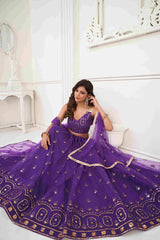 Lehenga Choli en filet brodé à paillettes violettes