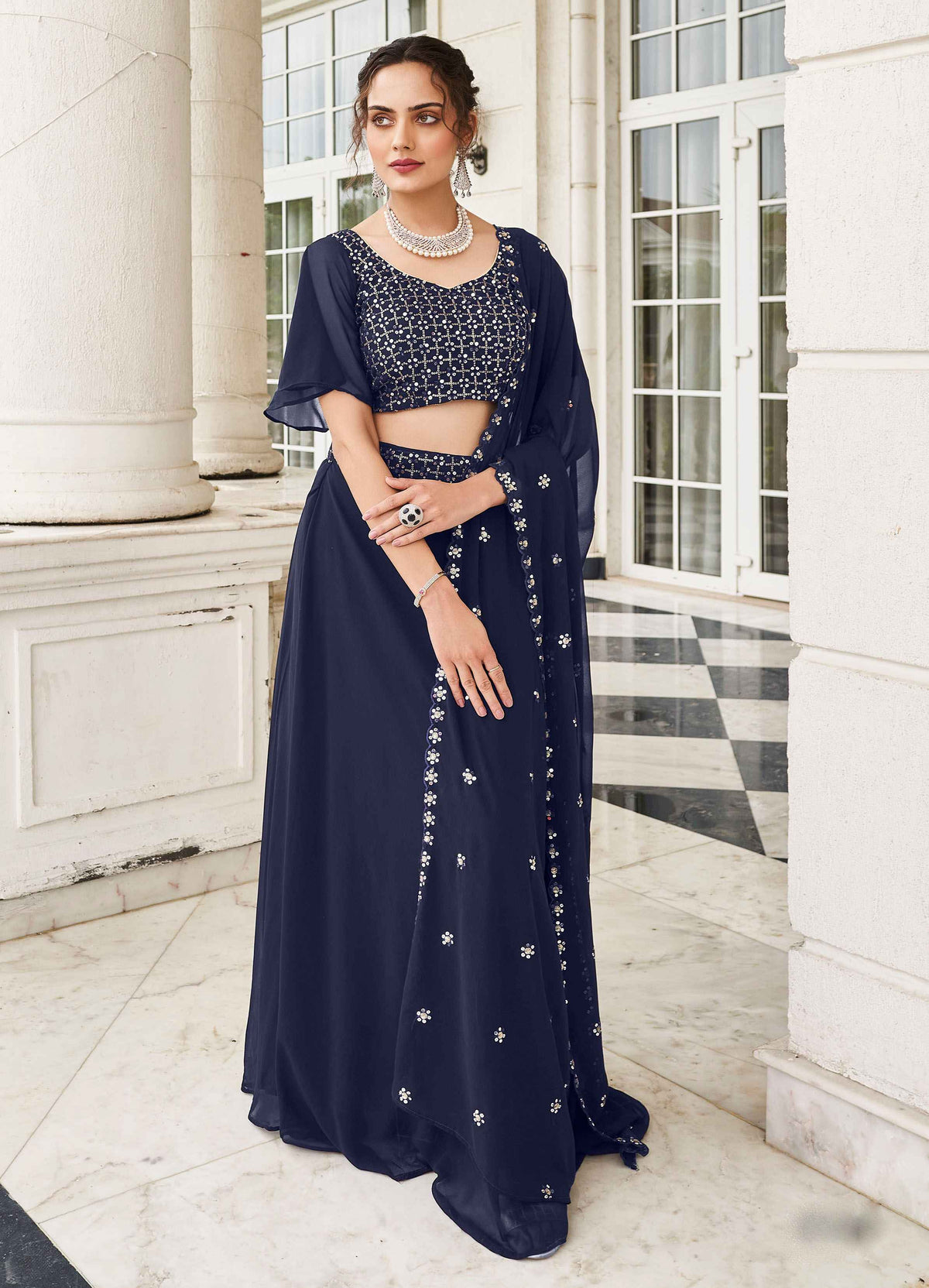 Lehenga Choli en imitation georgette brodée de paillettes de fil bleu