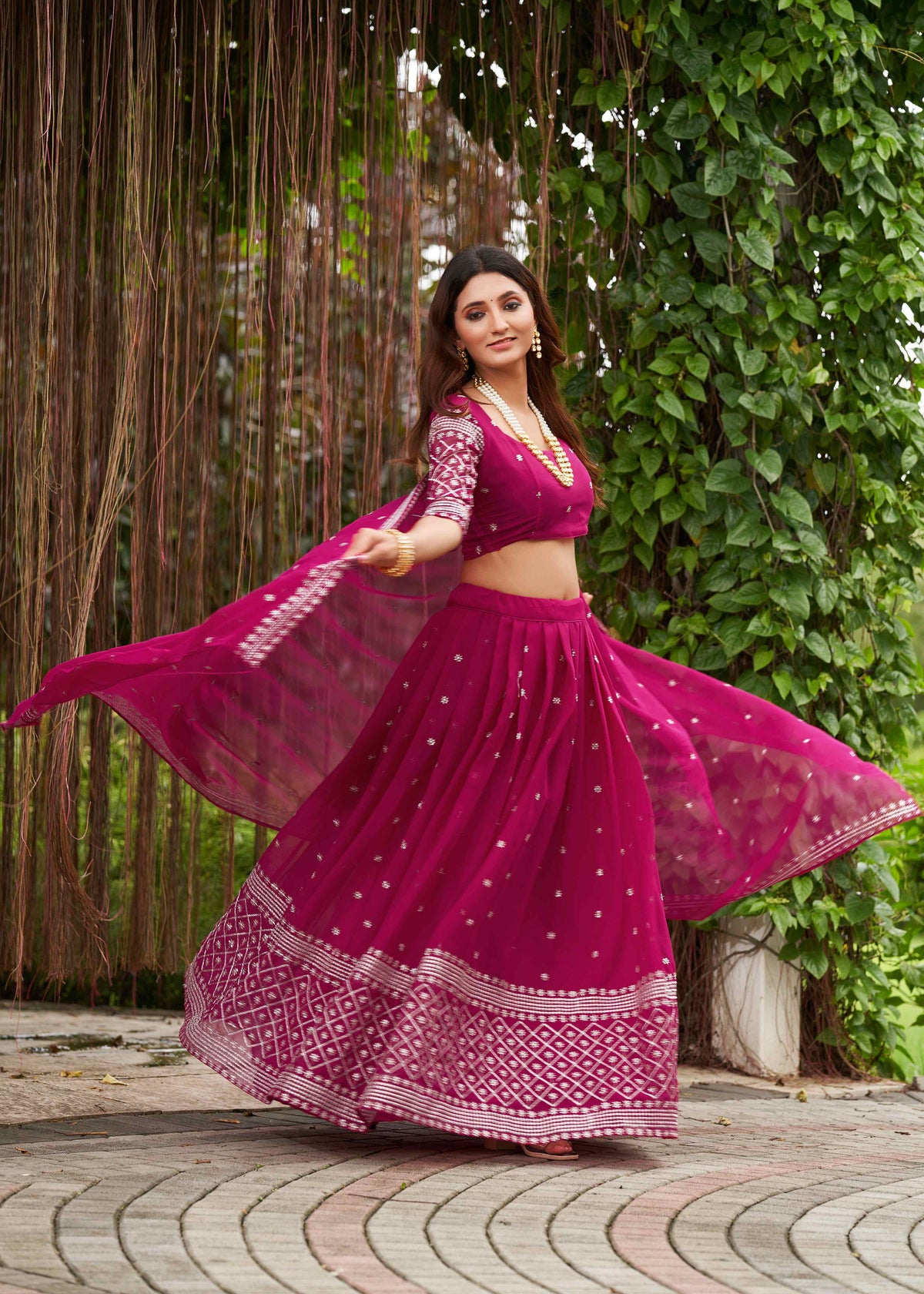 Lehenga Choli brodé en georgette rose