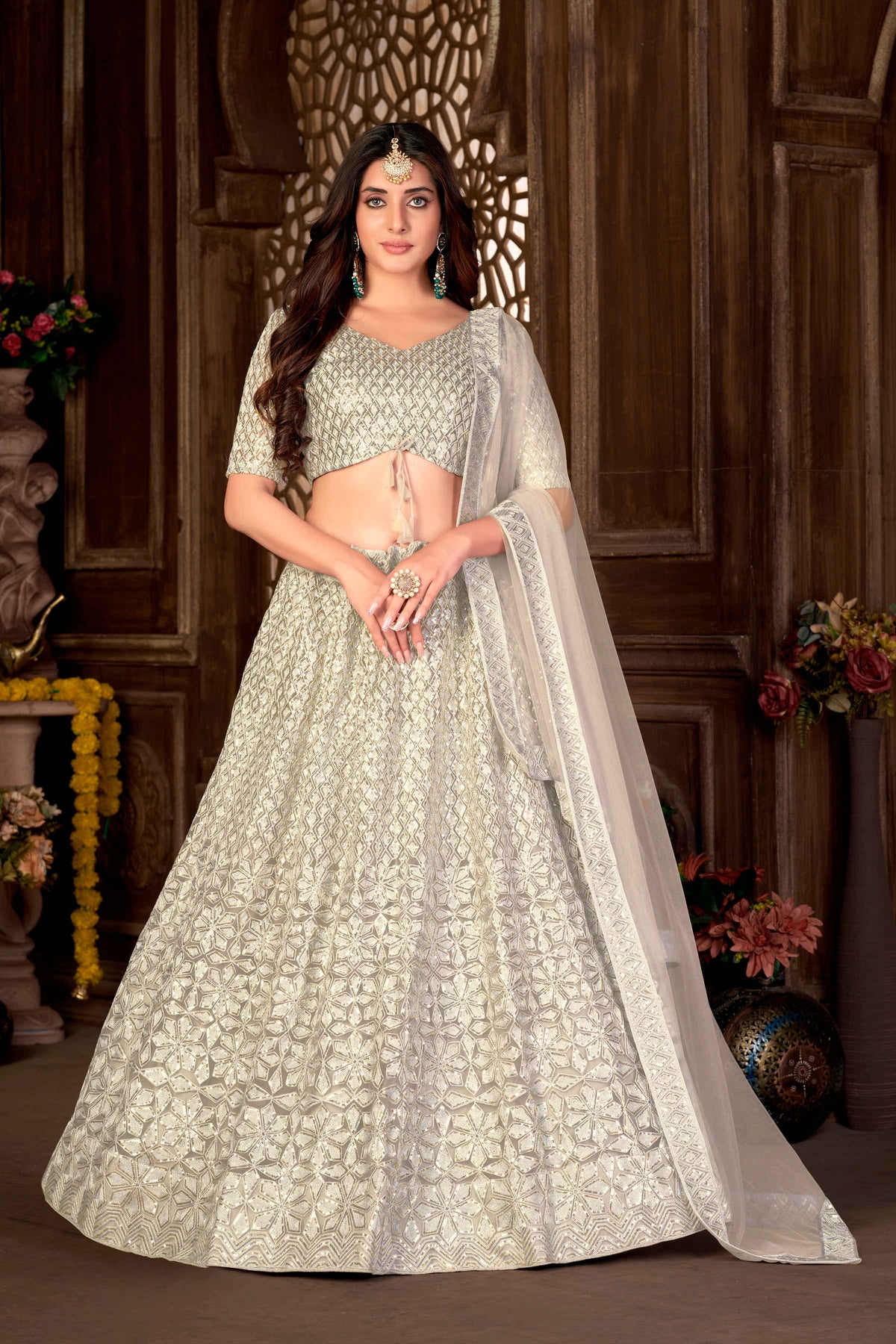 Lehenga Choli brodé à paillettes en filet gris