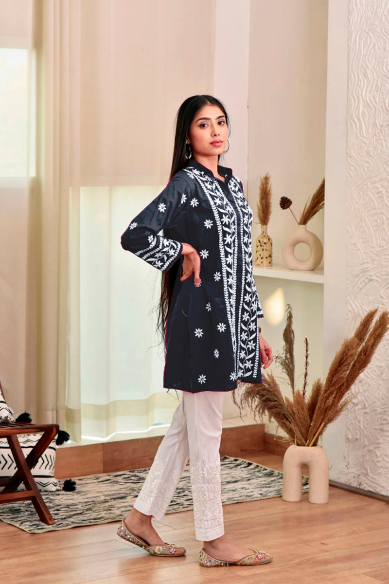 Kurti de broderie Chikankari en rayonne bleu marine