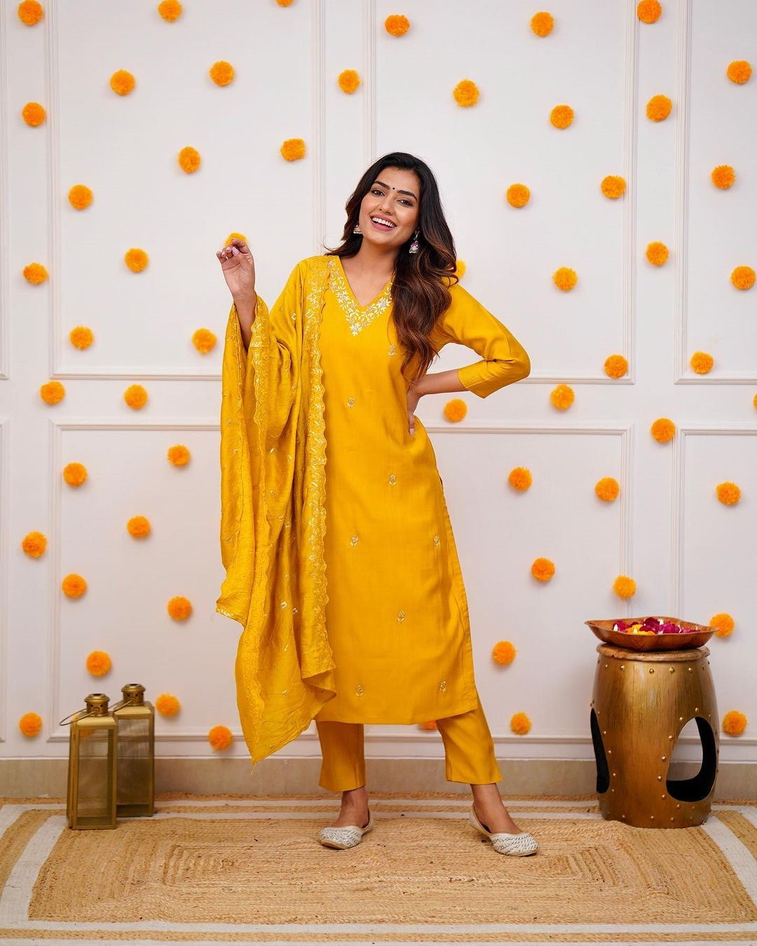 Costume Salwar brodé en viscose moutarde Chanderi avec pantalon Dupatta