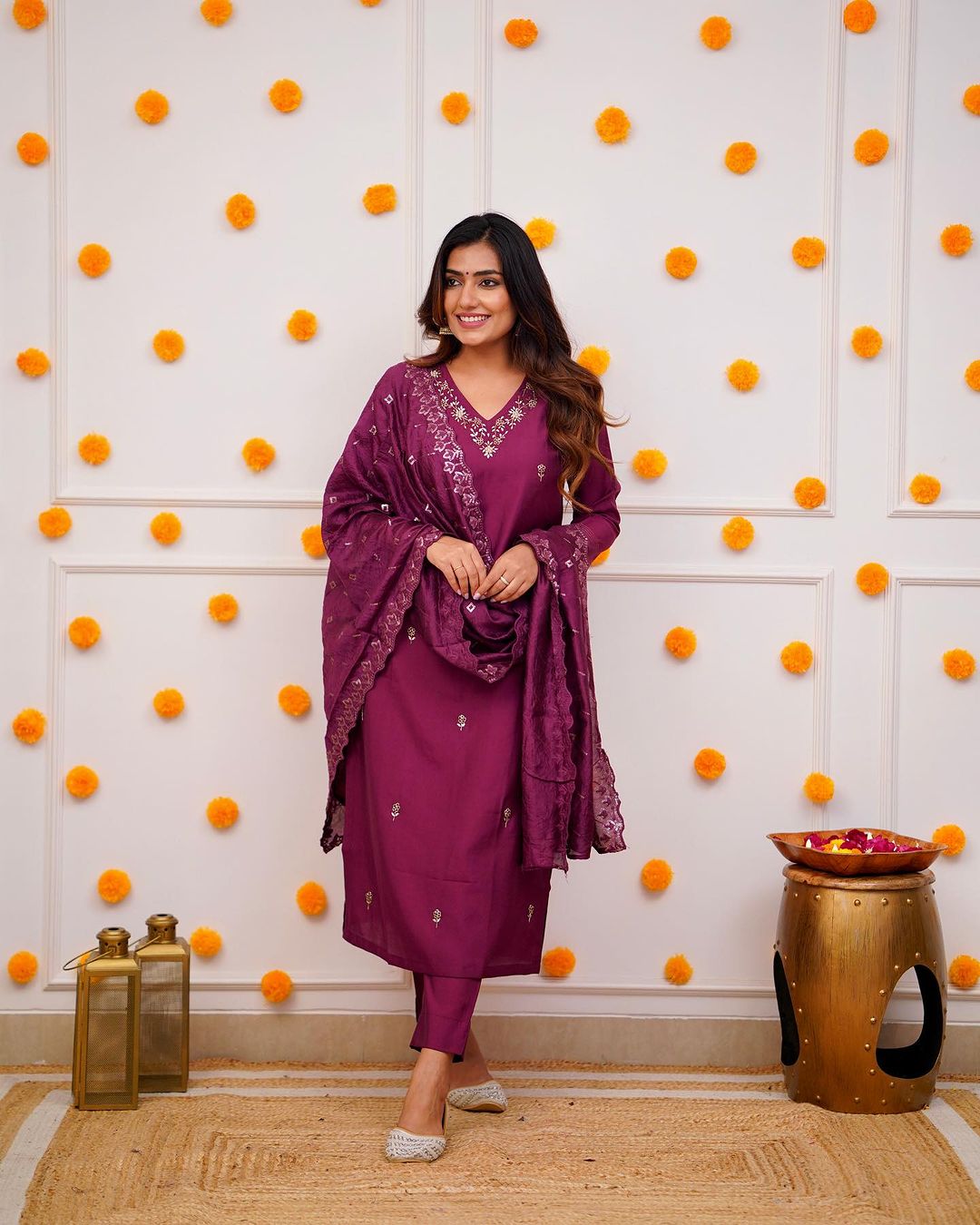 Costume Salwar brodé en viscose de vin Chanderi avec pantalon Dupatta