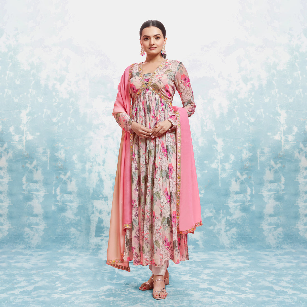 Robe en georgette rose à imprimé naira avec dupatta sur le bas