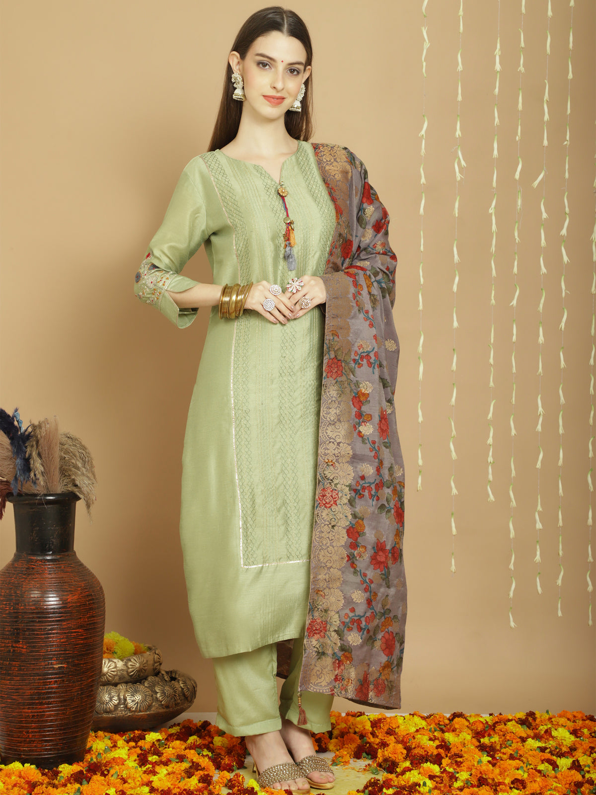 Costume Salwar brodé en soie Pista Tusser avec pantalon Dupatta