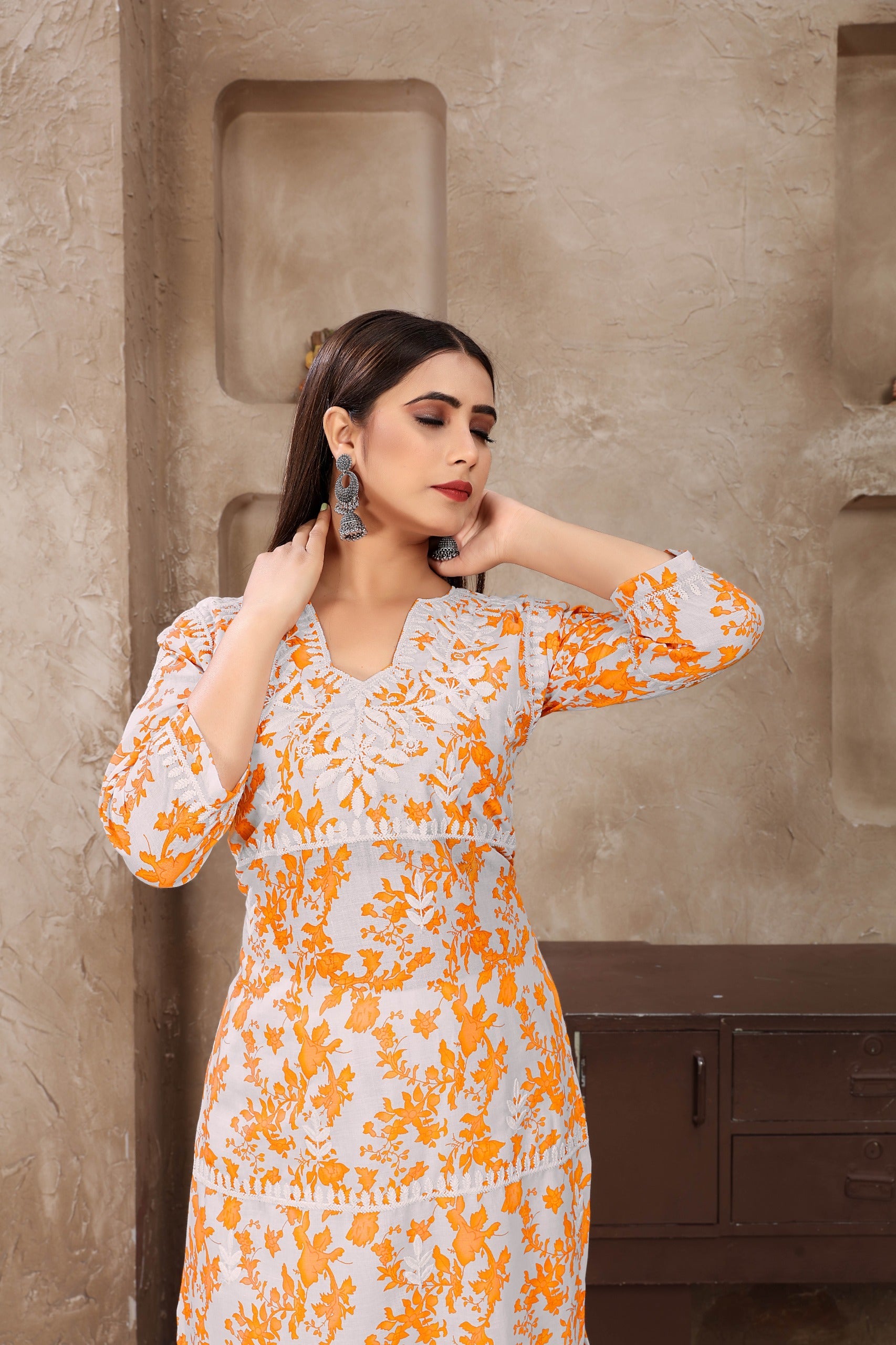 Chikankari Kurti imprimé numériquement en coton jaune avec pantalon