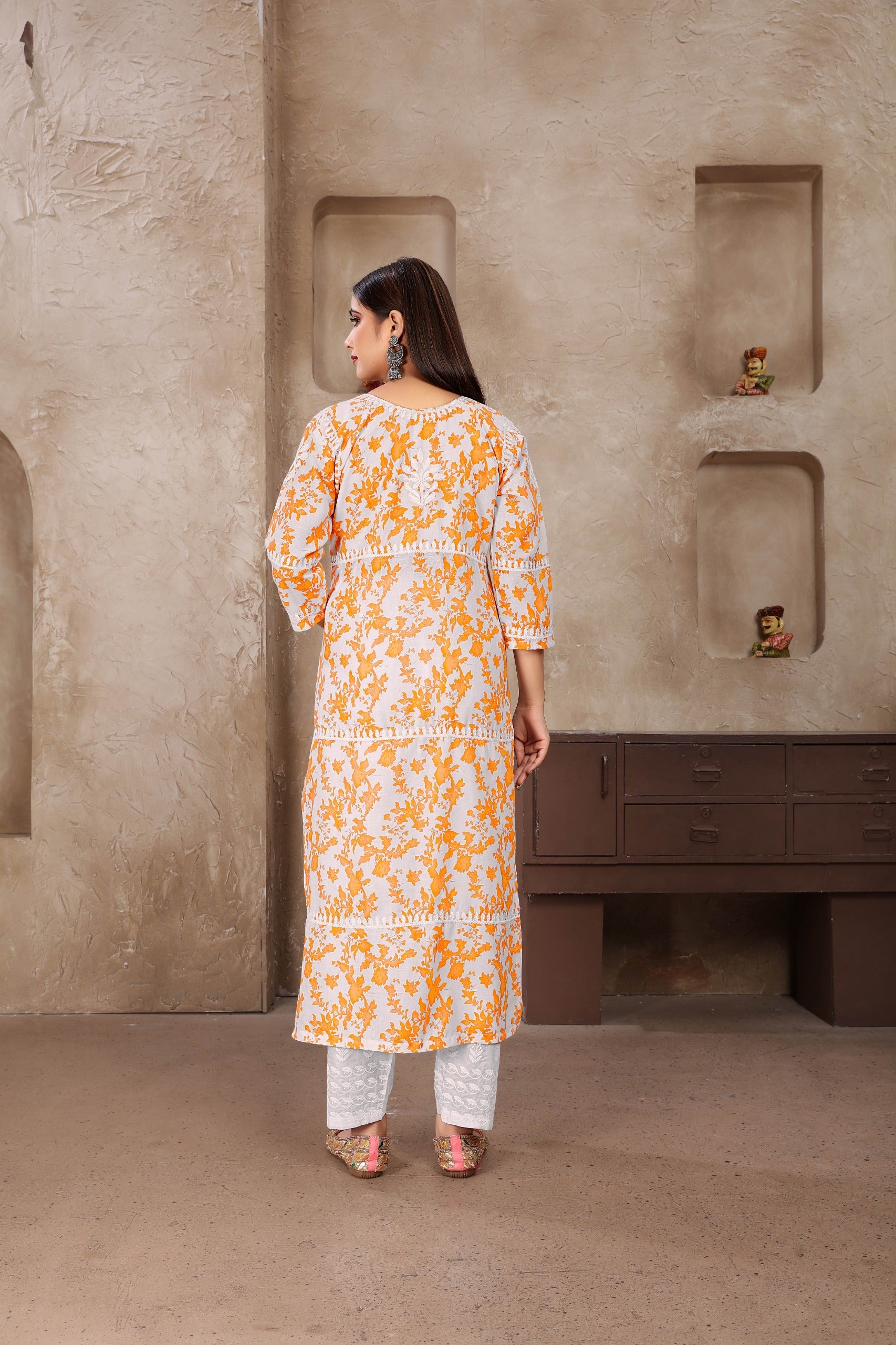 Chikankari Kurti imprimé numériquement en coton jaune avec pantalon