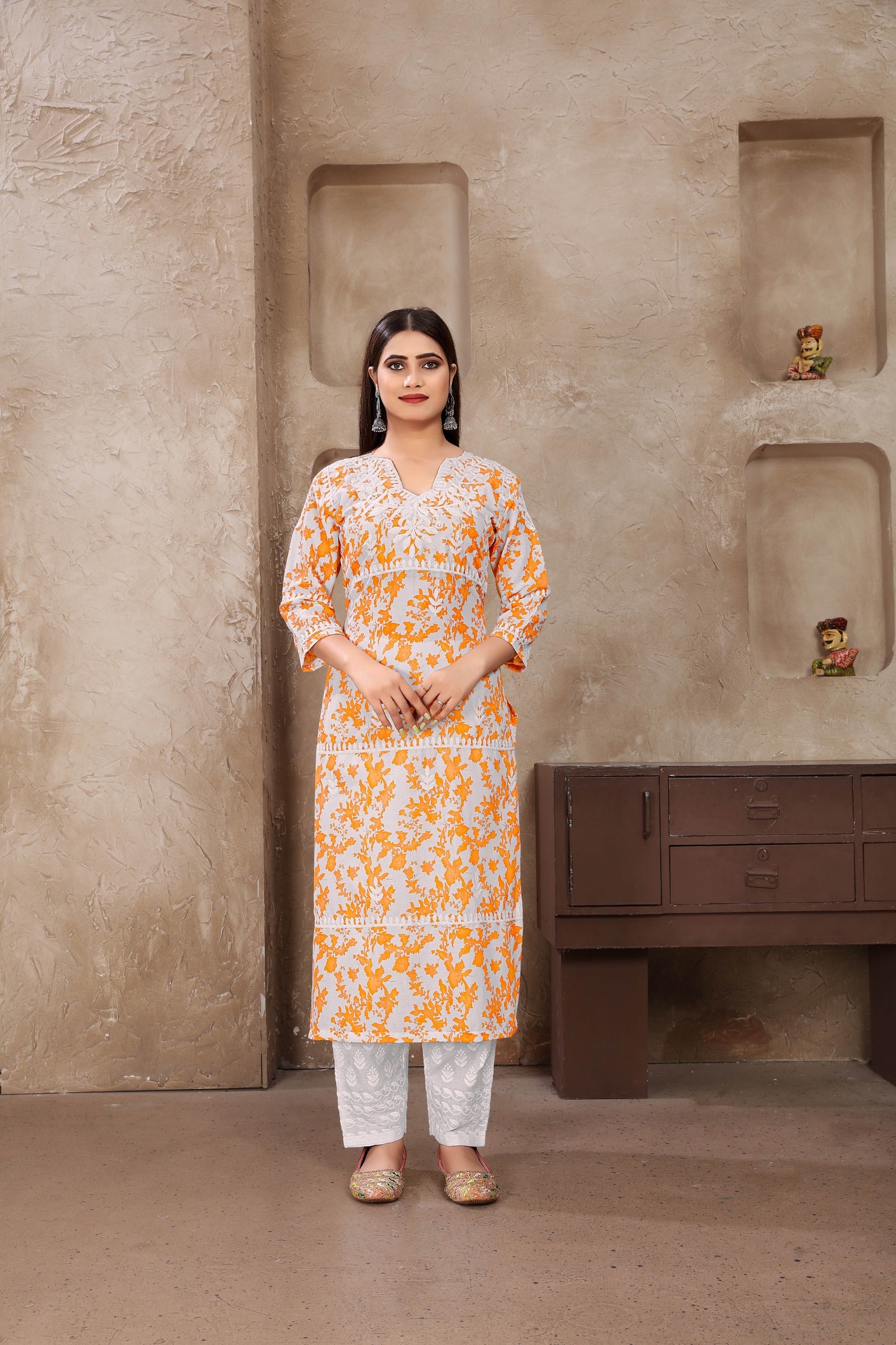 Chikankari Kurti imprimé numériquement en coton jaune avec pantalon