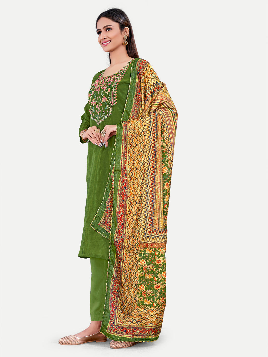 Costume Salwar brodé en soie Upada cousu vert avec pantalon imprimé Dupatta