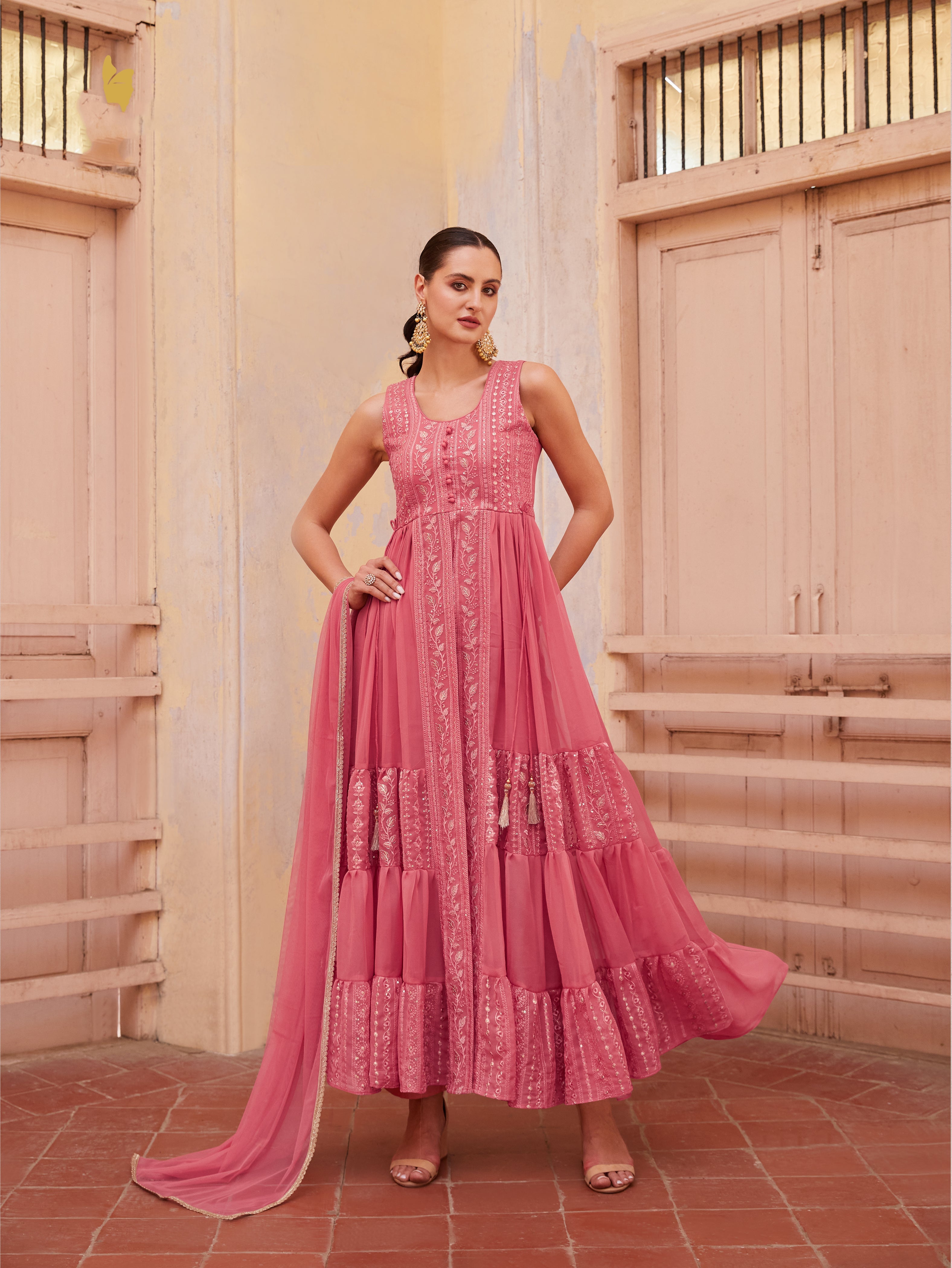 Robe Anarakali évasée en fil de georgette rose pêche à sequins