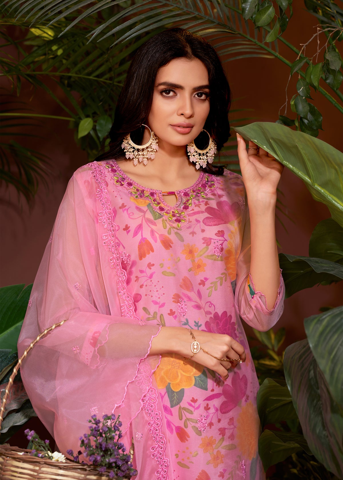 Costume Salwar rose en organza imprimé numérique avec pantalon Dupatta