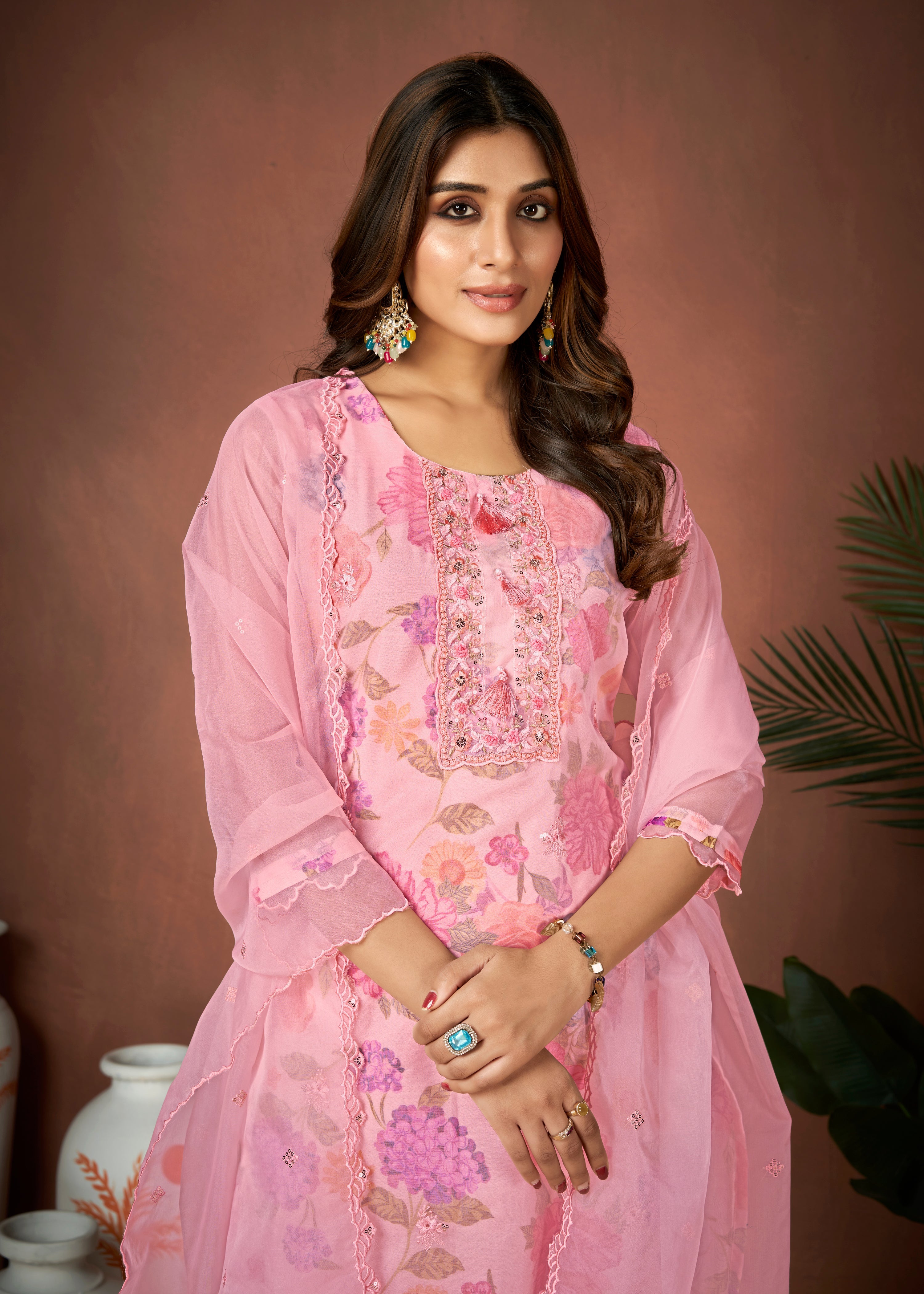 Costume Salwar rose en organza imprimé numérique avec pantalon Dupatta