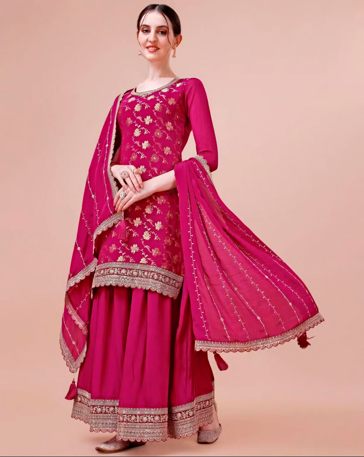 Costume Salwar brodé tissé en chinon rose avec Sharara Dupatta