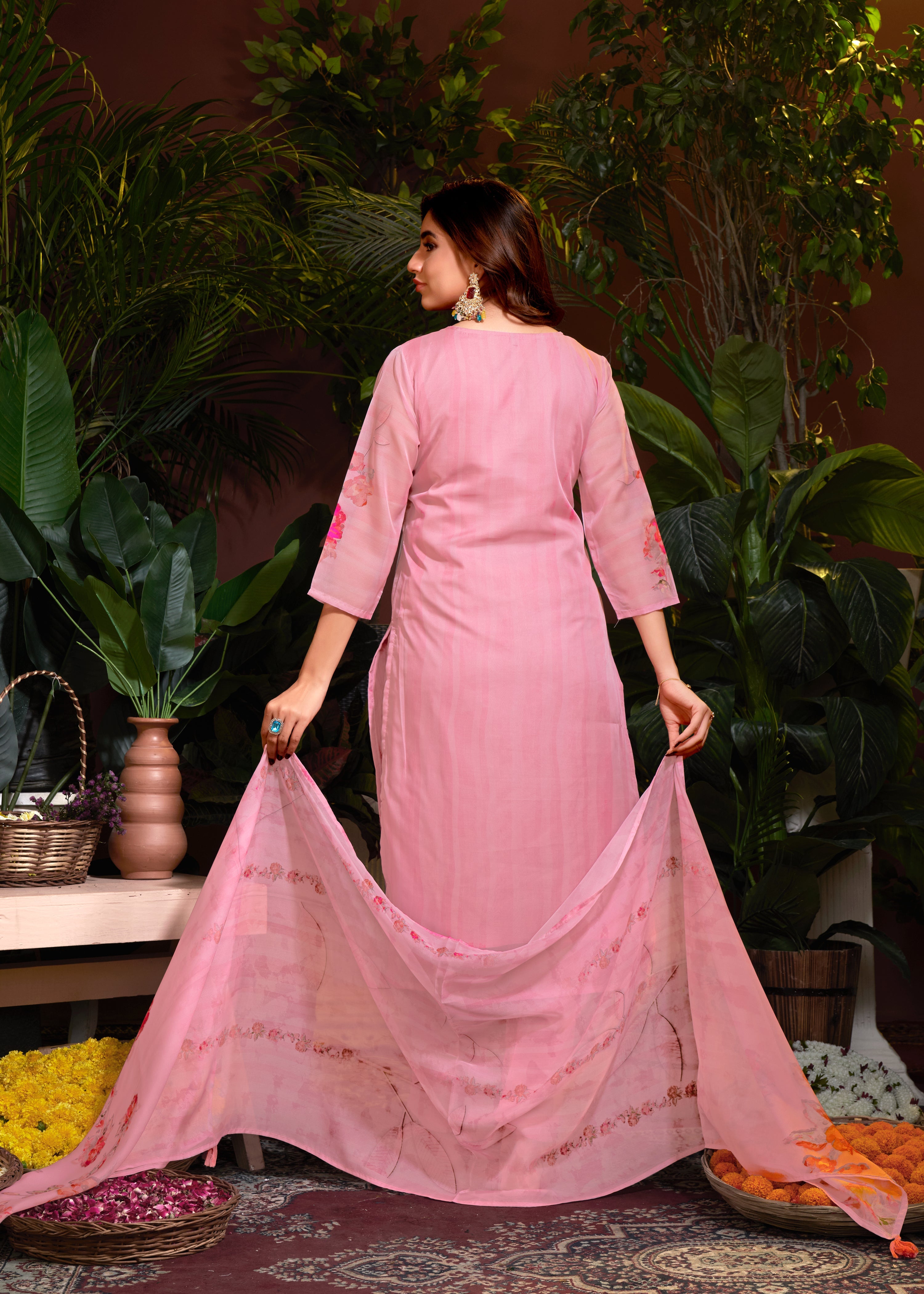 Costume Salwar rose en organza imprimé numériquement à la main avec pantalon Dupatta