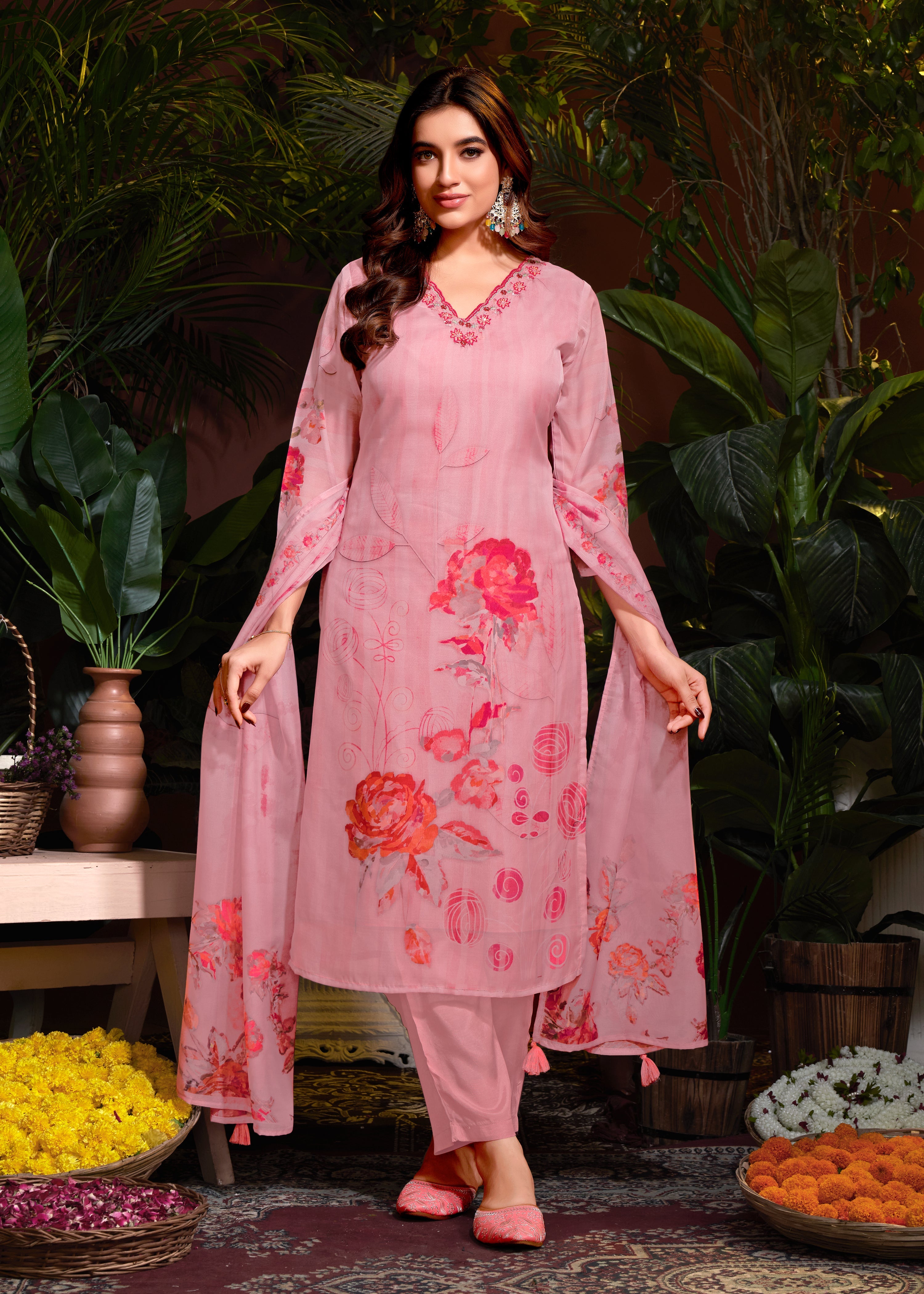 Costume Salwar rose en organza imprimé numériquement à la main avec pantalon Dupatta