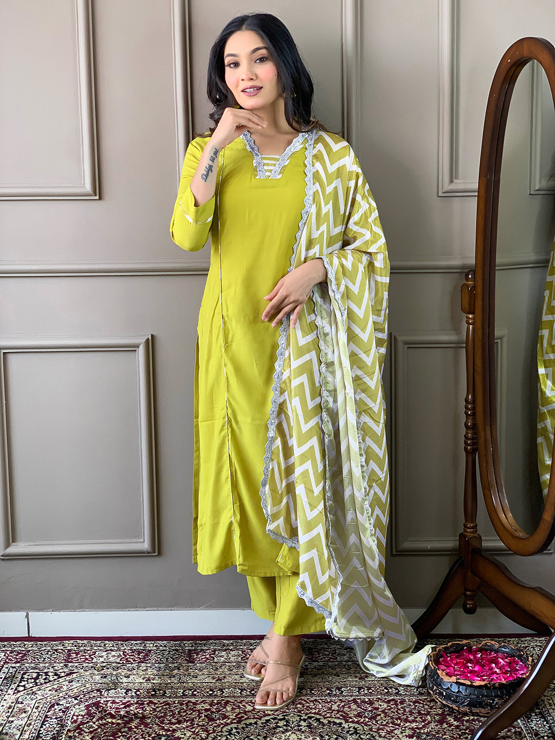 Costume Salwar prêt à porter imprimé en viscose citron avec dupatta inférieur