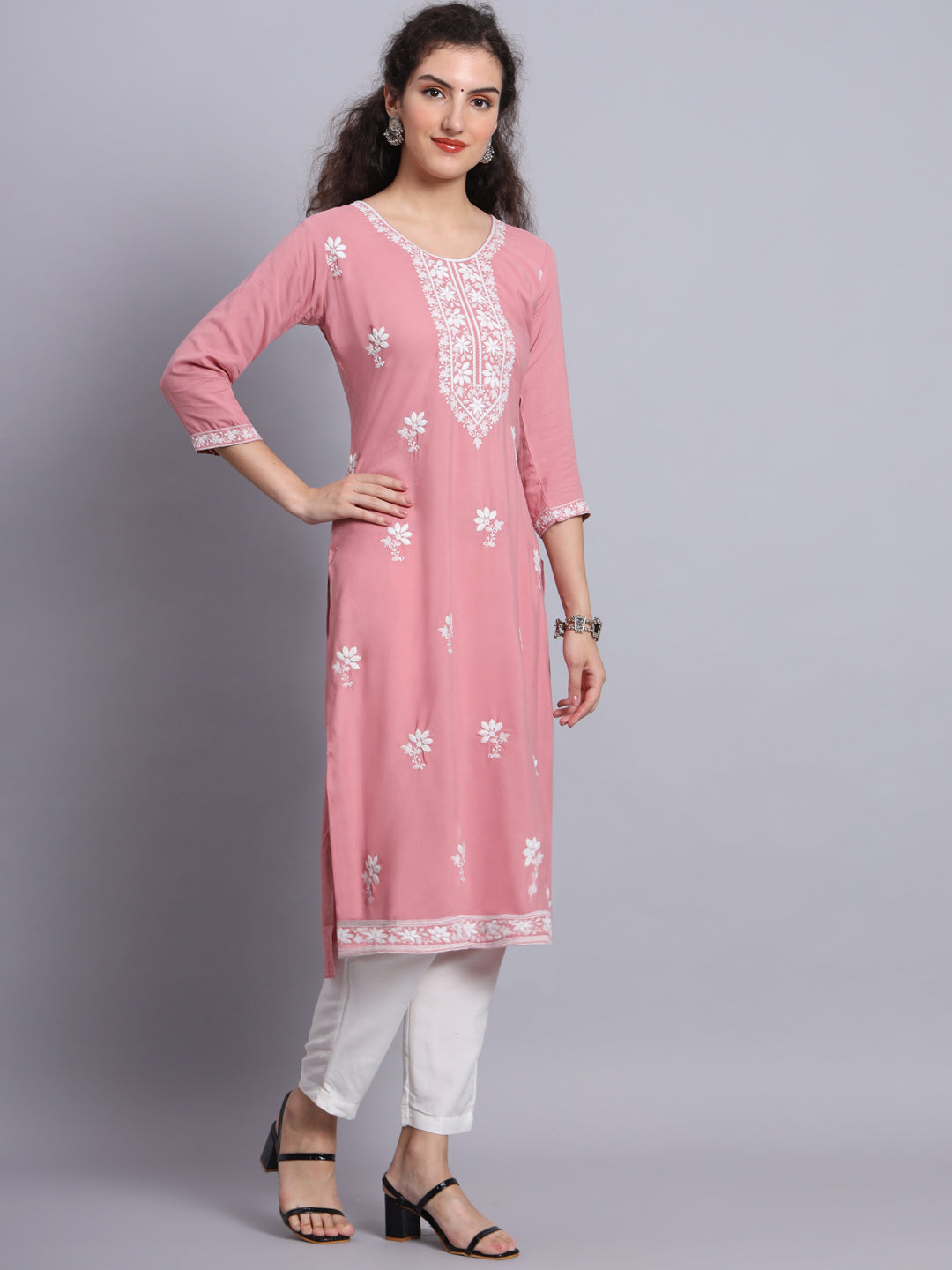 Rayonne rose Lucknowi Chikankari Kurti brodé