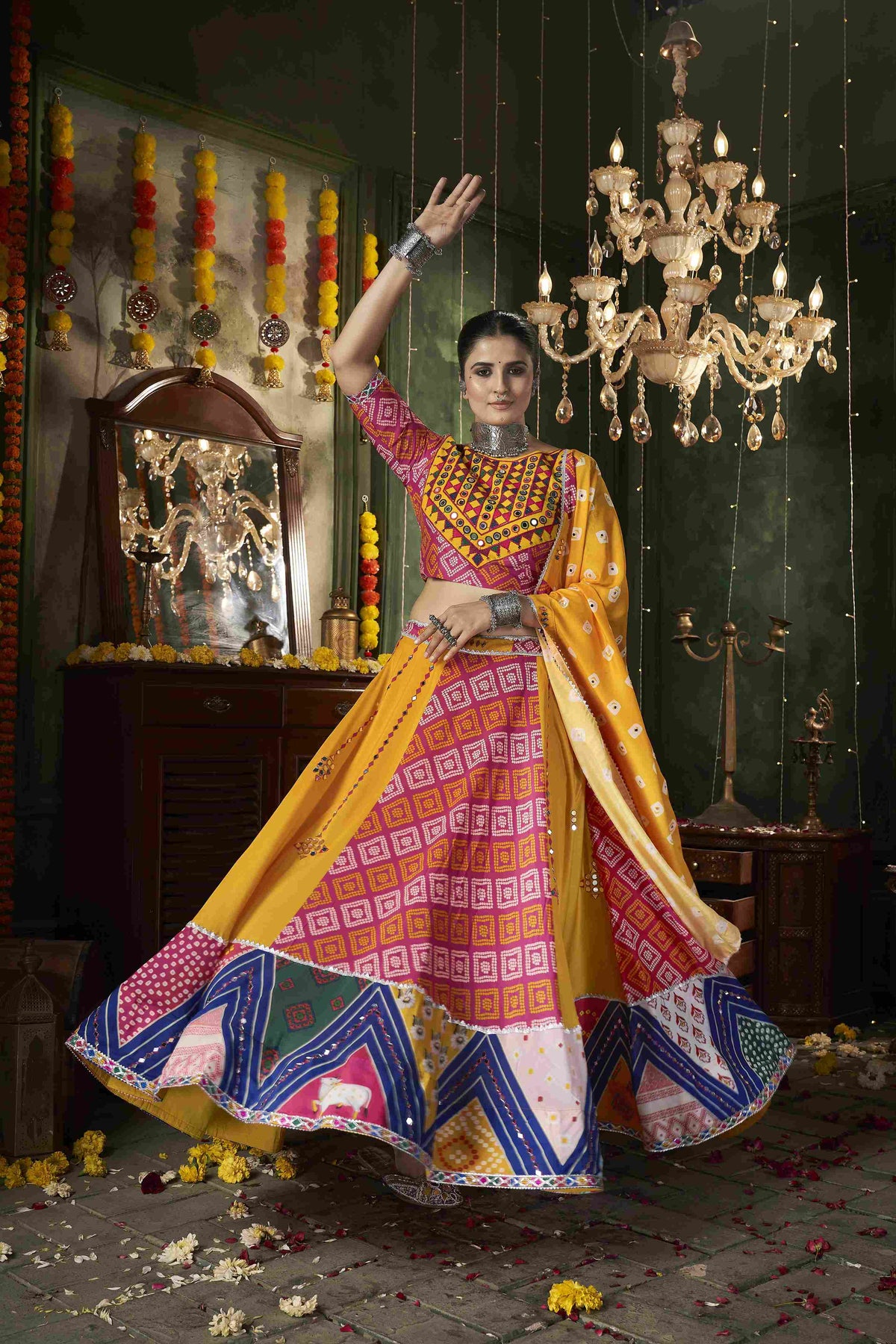 Lehenga Choli Navratri brodé miroir en coton Maslin jaune prêt à porter