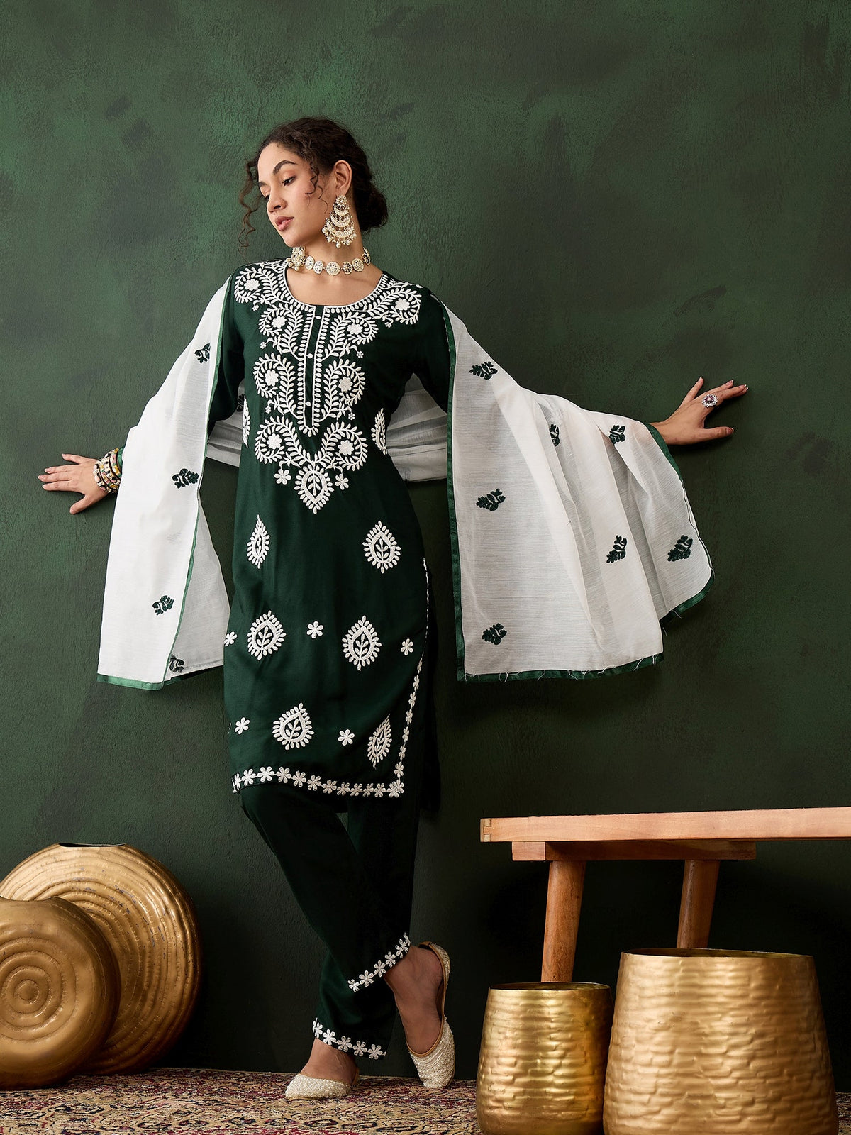 Rayonne verte Chikankari Kurti avec pantalon Dupatta