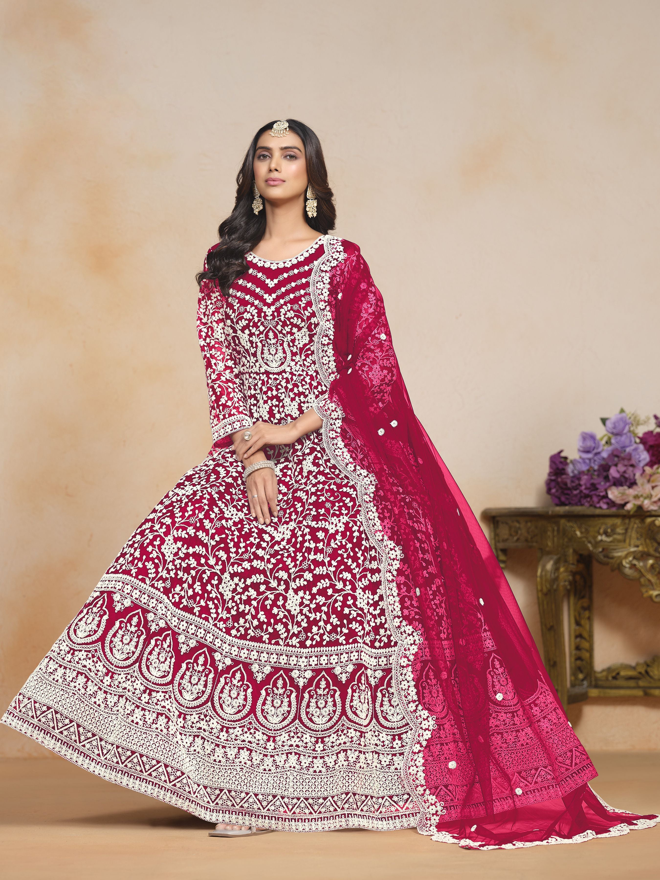 Anarkali Kurti brodé en filet rose avec pantalon Dupatta