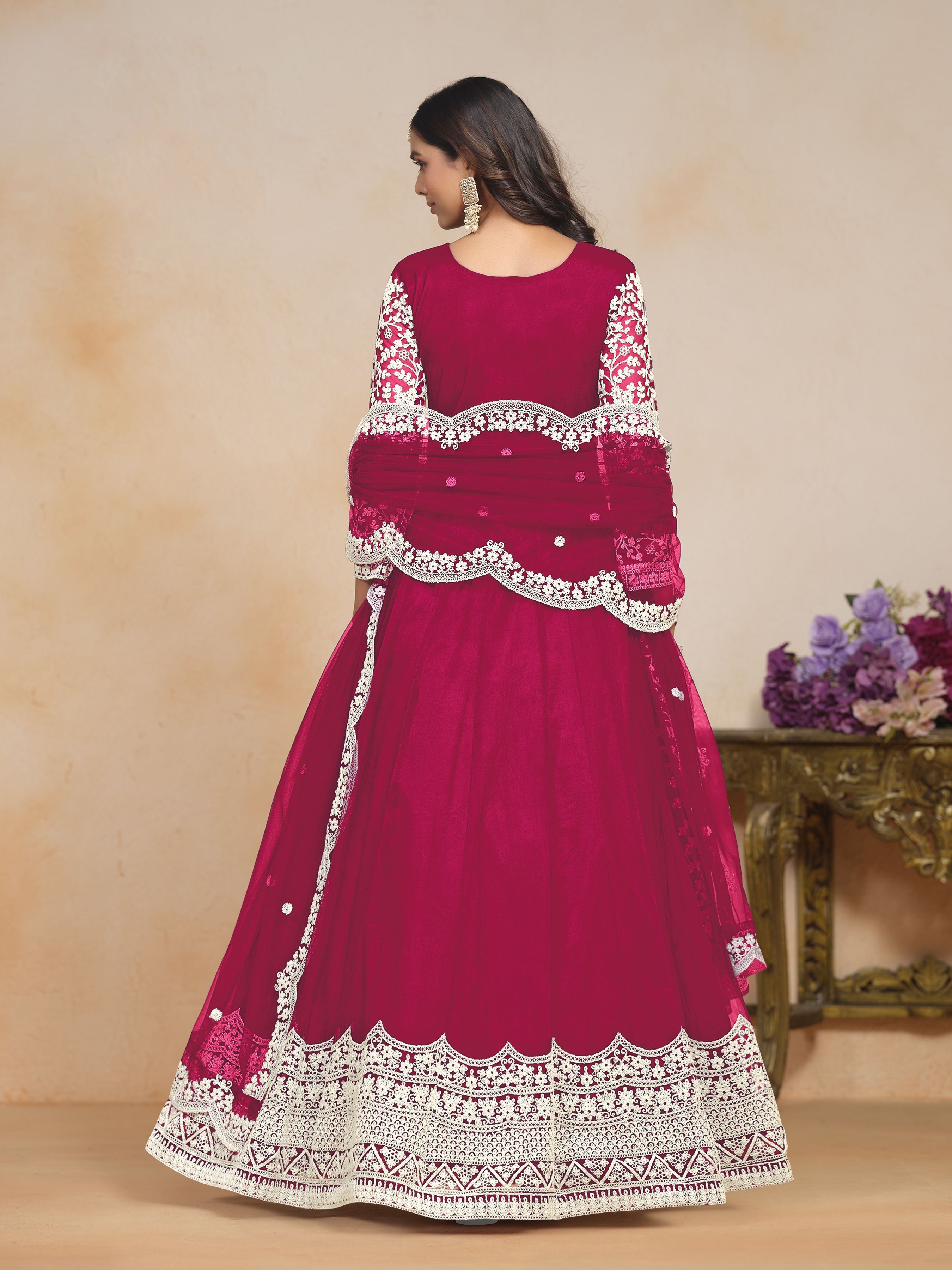 Anarkali Kurti brodé en filet rose avec pantalon Dupatta