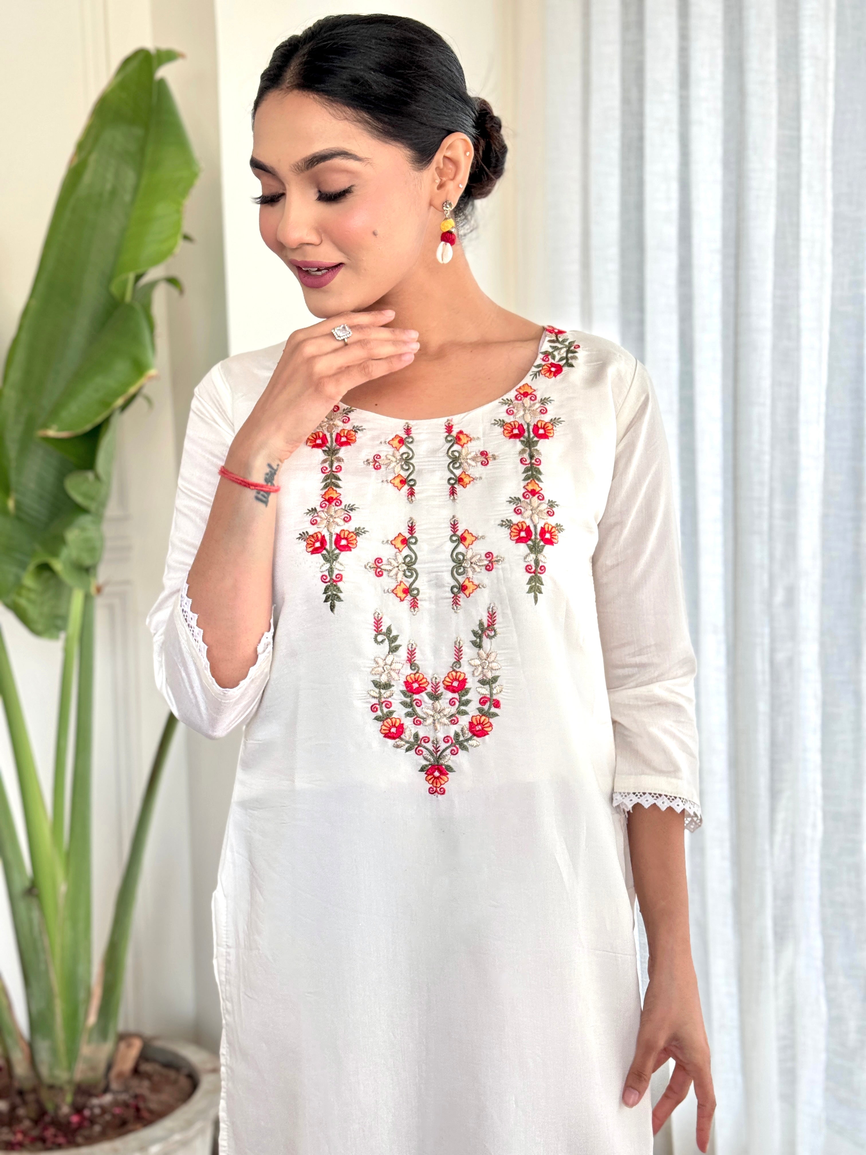 Off White Viscose Chanderi Embroidered  Kurti With Pant Dupatta