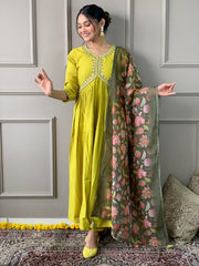 Kurti brodé Chanderi en viscose Lamon avec pantalon Dupatta