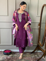 Kurti brodé Chanderi en viscose lavande avec pantalon Dupatta