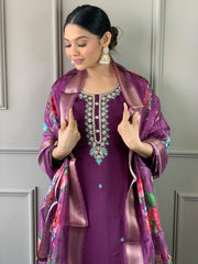 Kurti brodé Chanderi en viscose lavande avec pantalon Dupatta