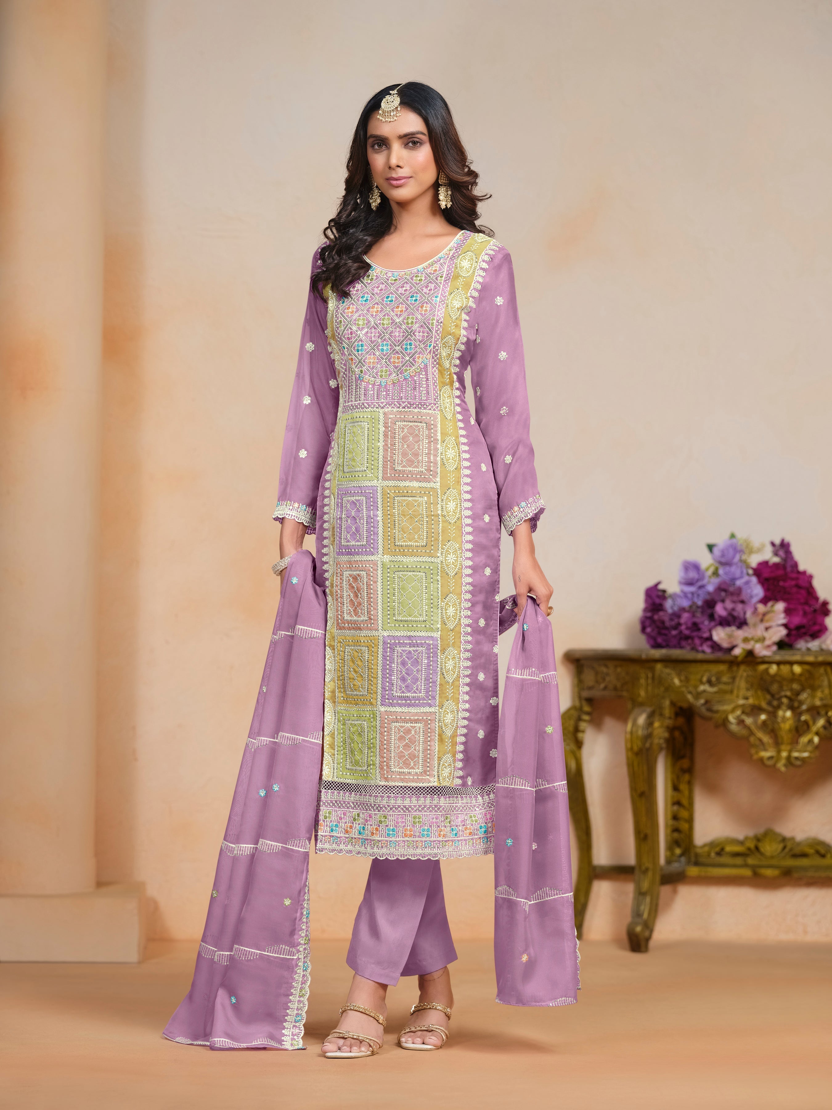 Kurti brodé en organza violet avec pantalon Dupatta