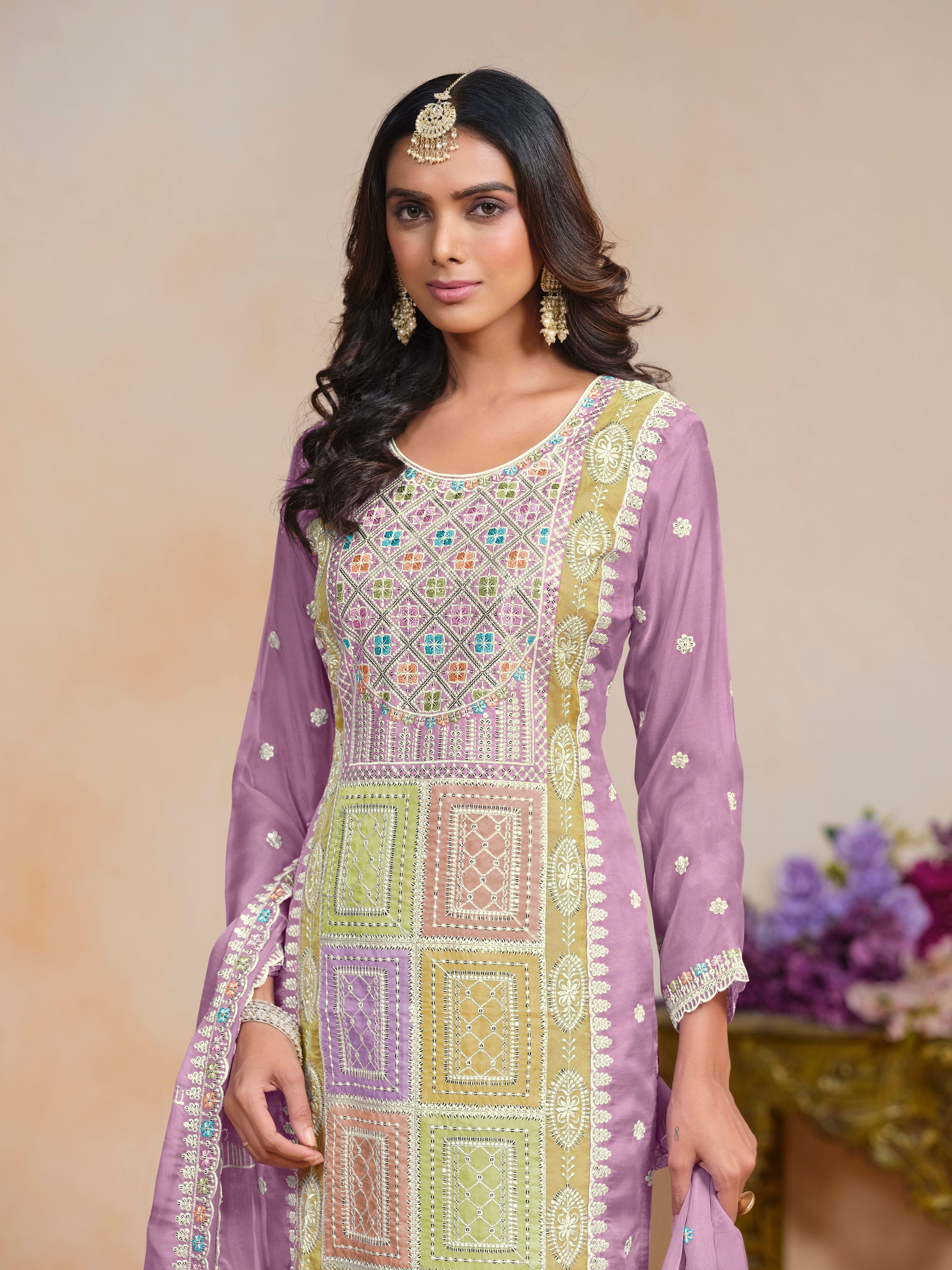 Kurti brodé en organza violet avec pantalon Dupatta