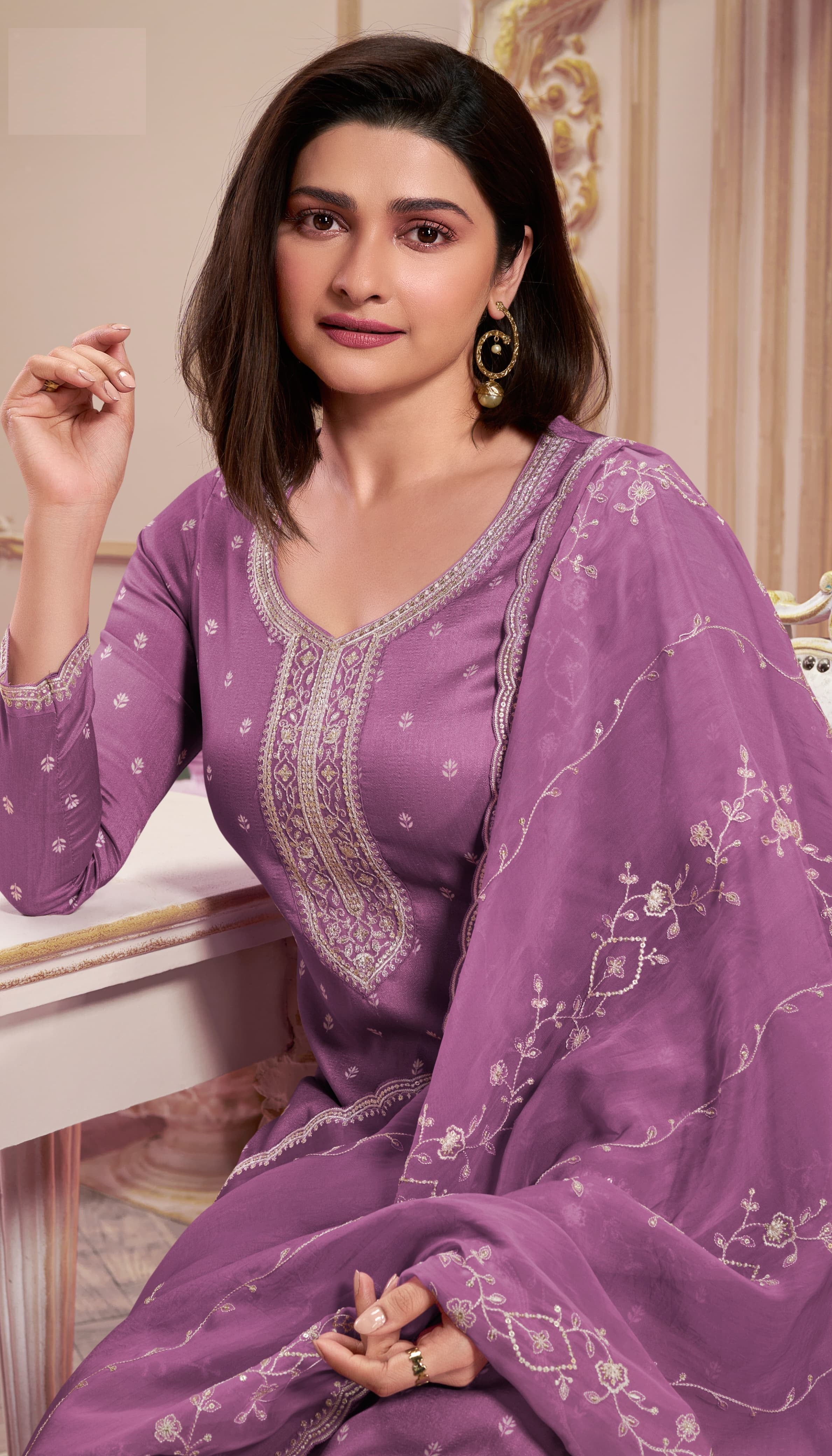 Costume Salwar brodé en georgette de soie violette avec pantalon Dupatta