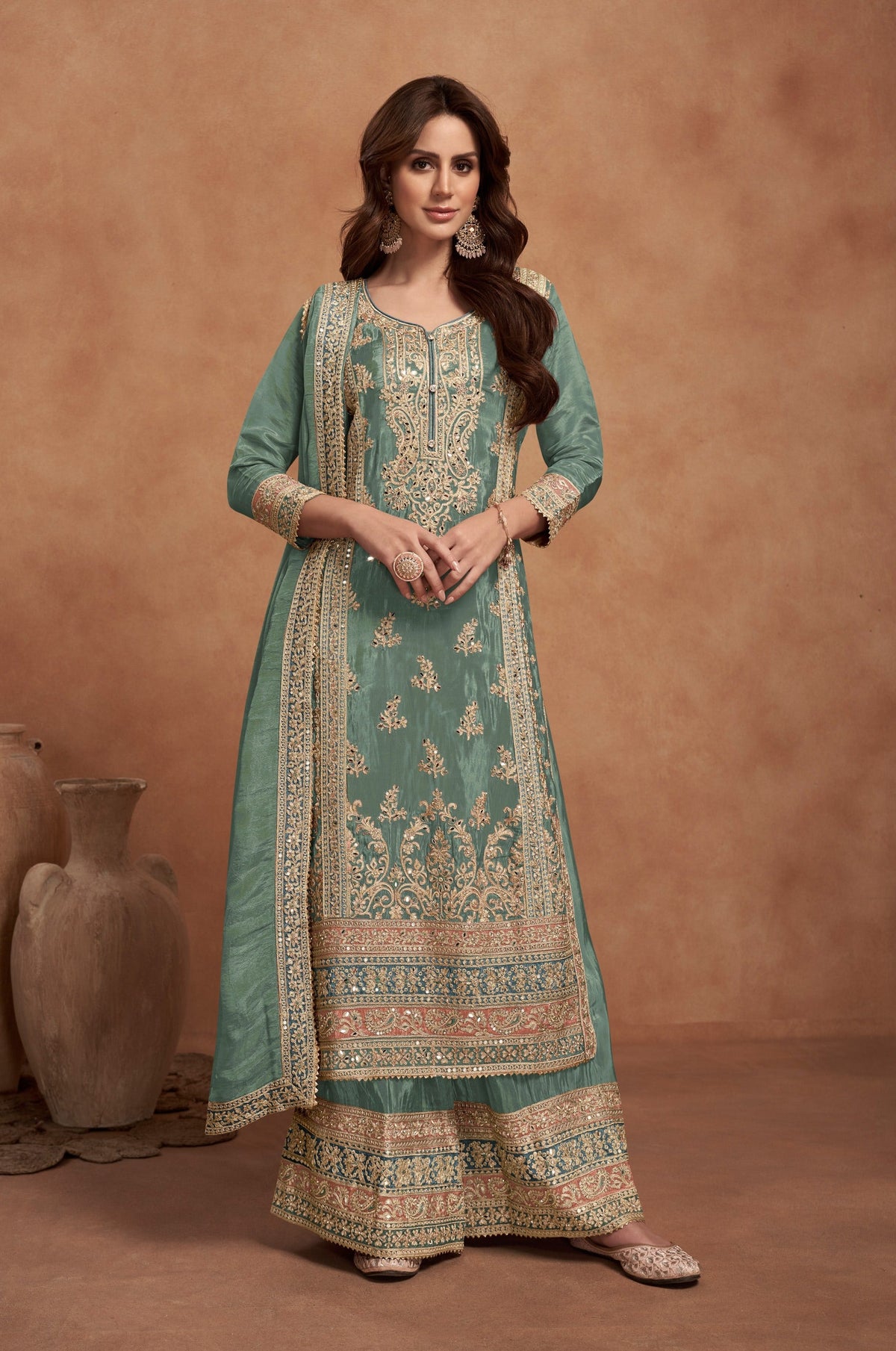 Costume Salwar brodé en soie verte Vichitra avec pantalon Dupatta