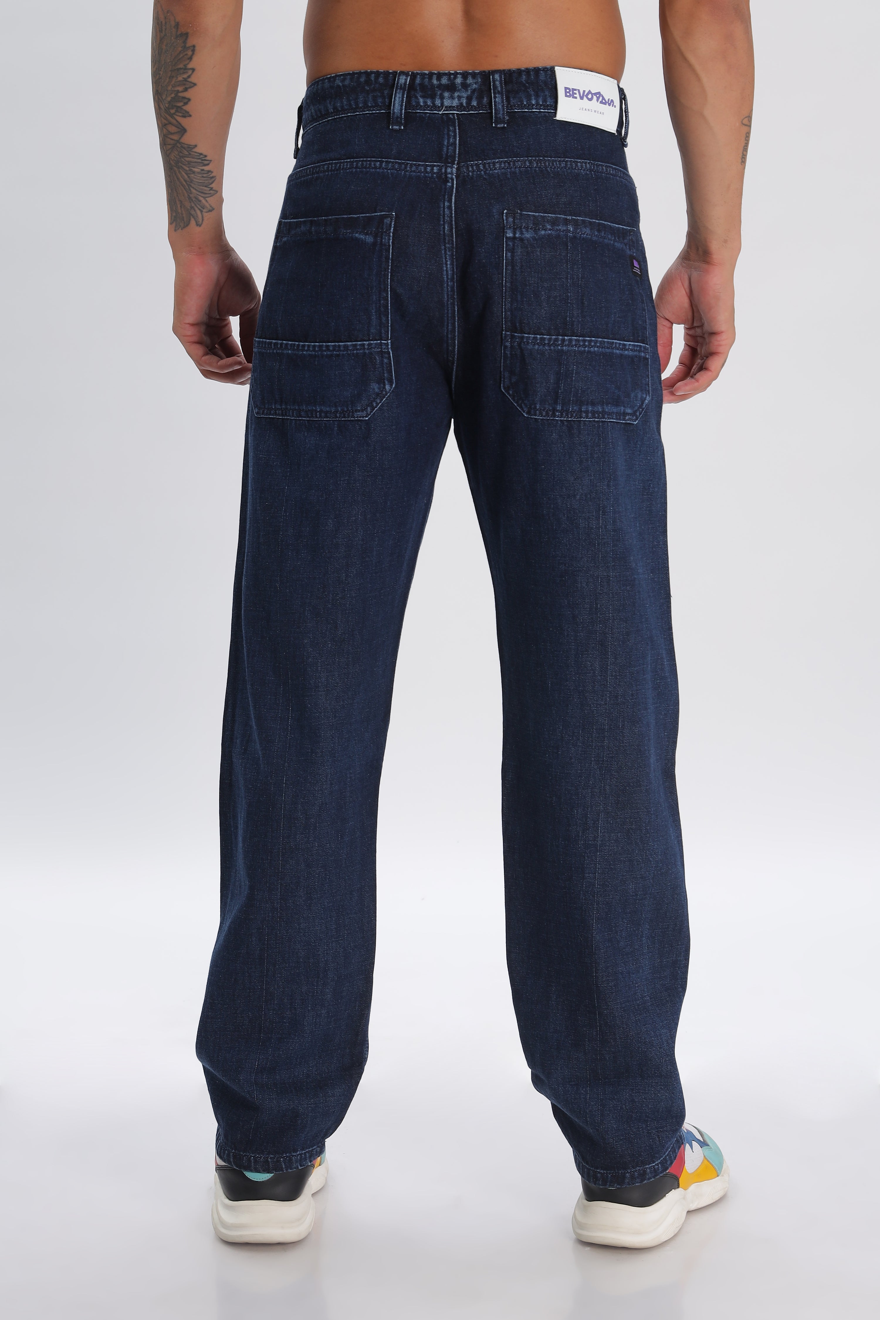 Pantalon cargo ample en denim bleu marine sur toute la longueur