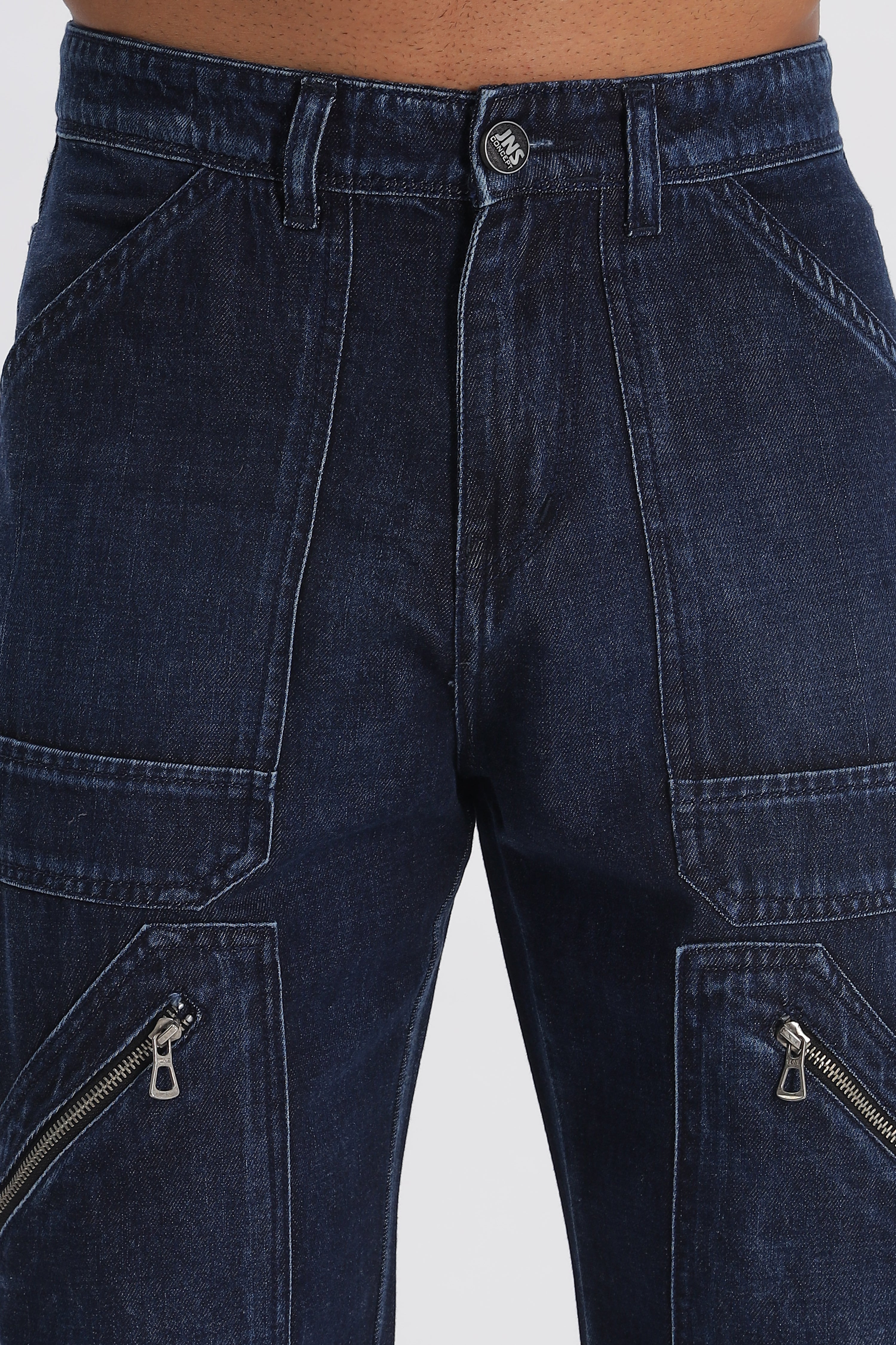 Pantalon cargo ample en denim bleu marine sur toute la longueur