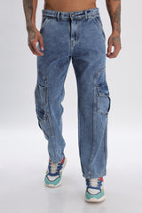 Pantalon cargo ample en denim bleu clair sur toute la longueur