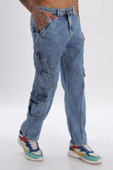 Pantalon cargo ample en denim bleu clair sur toute la longueur