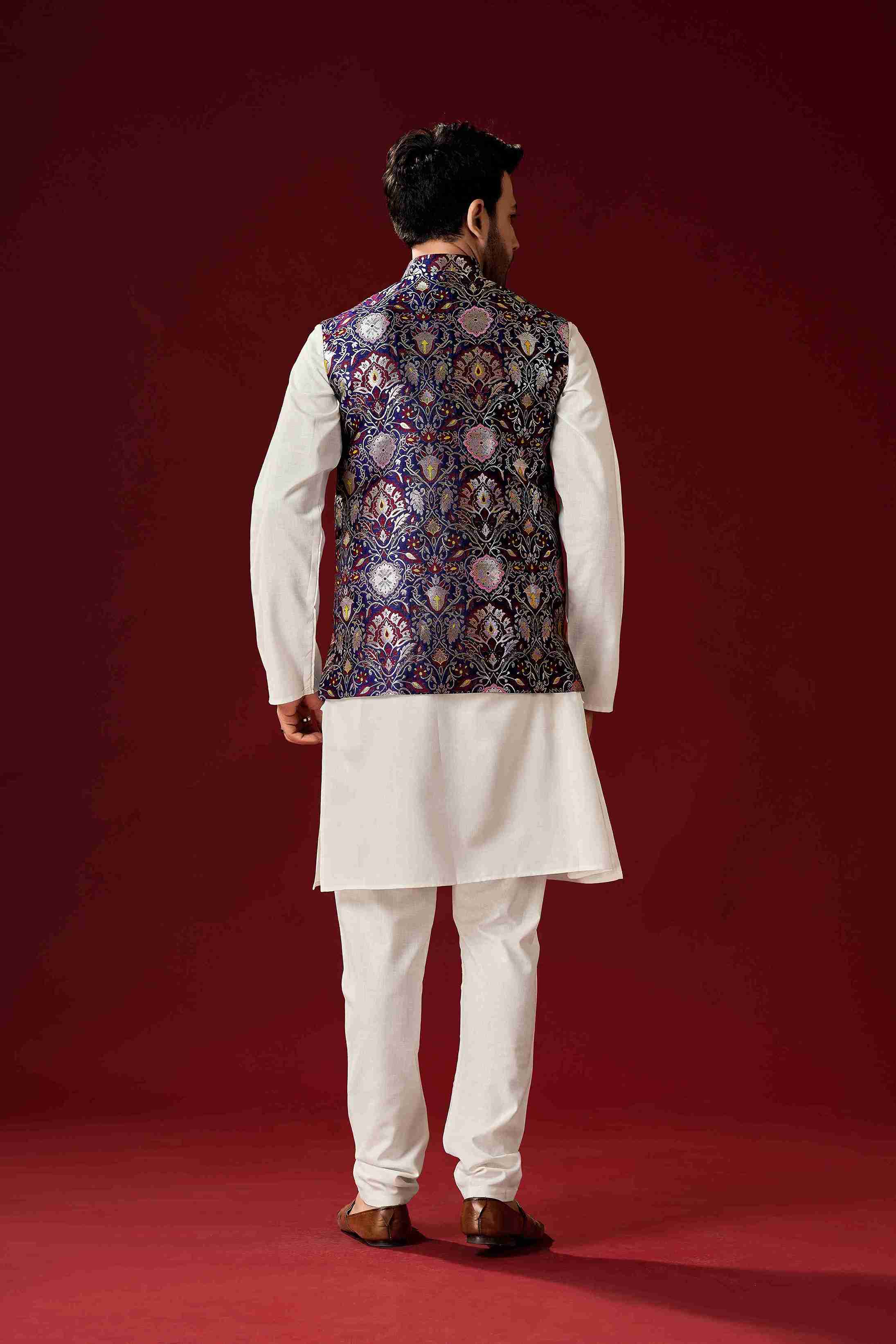 Men's Off-White Cotton Kurta Pajama Set with Printed Jacket