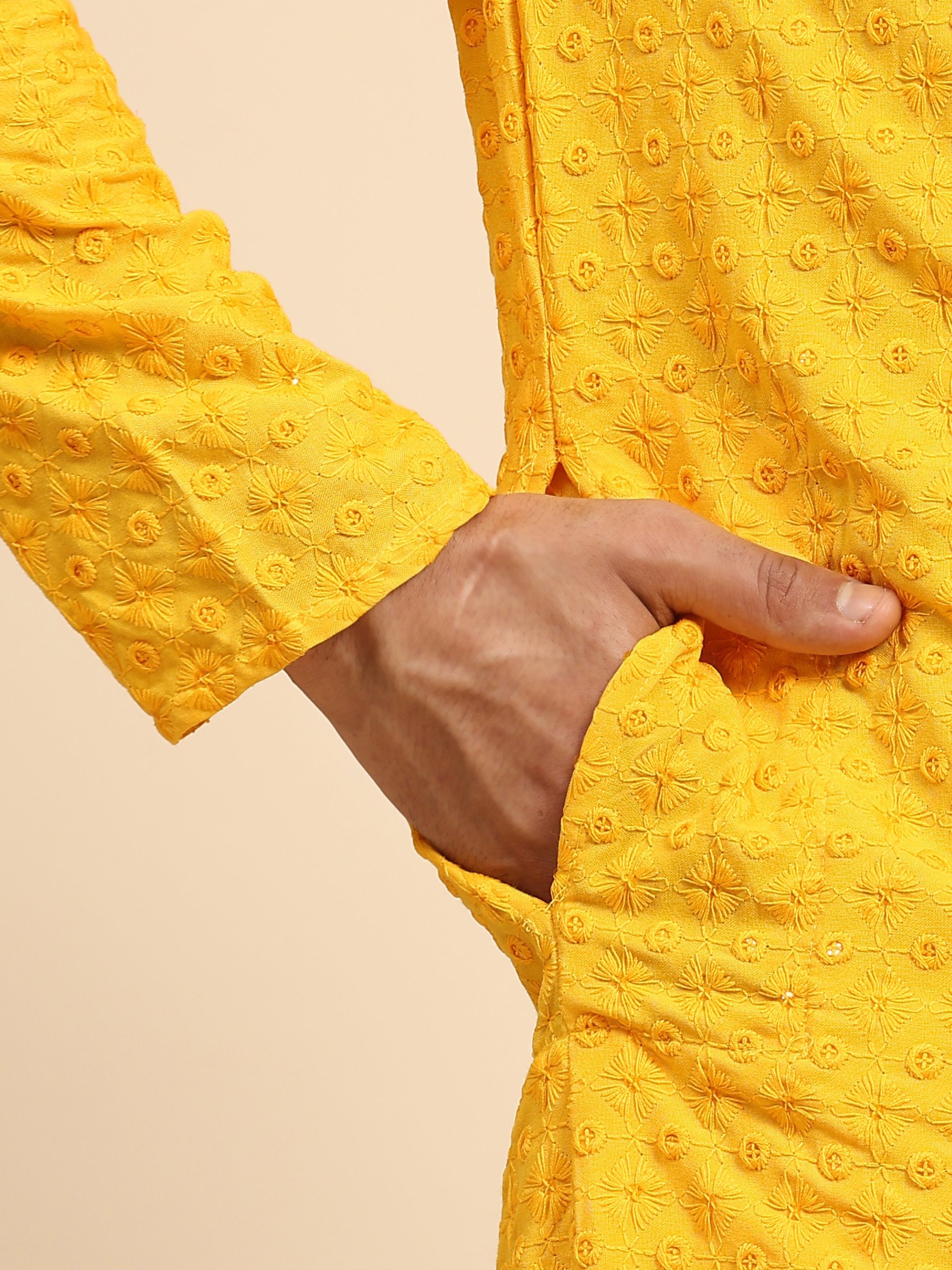 Ensemble pyjama ChikanKari Kurta en rayonne de coton pour hommes de coloris jaune 