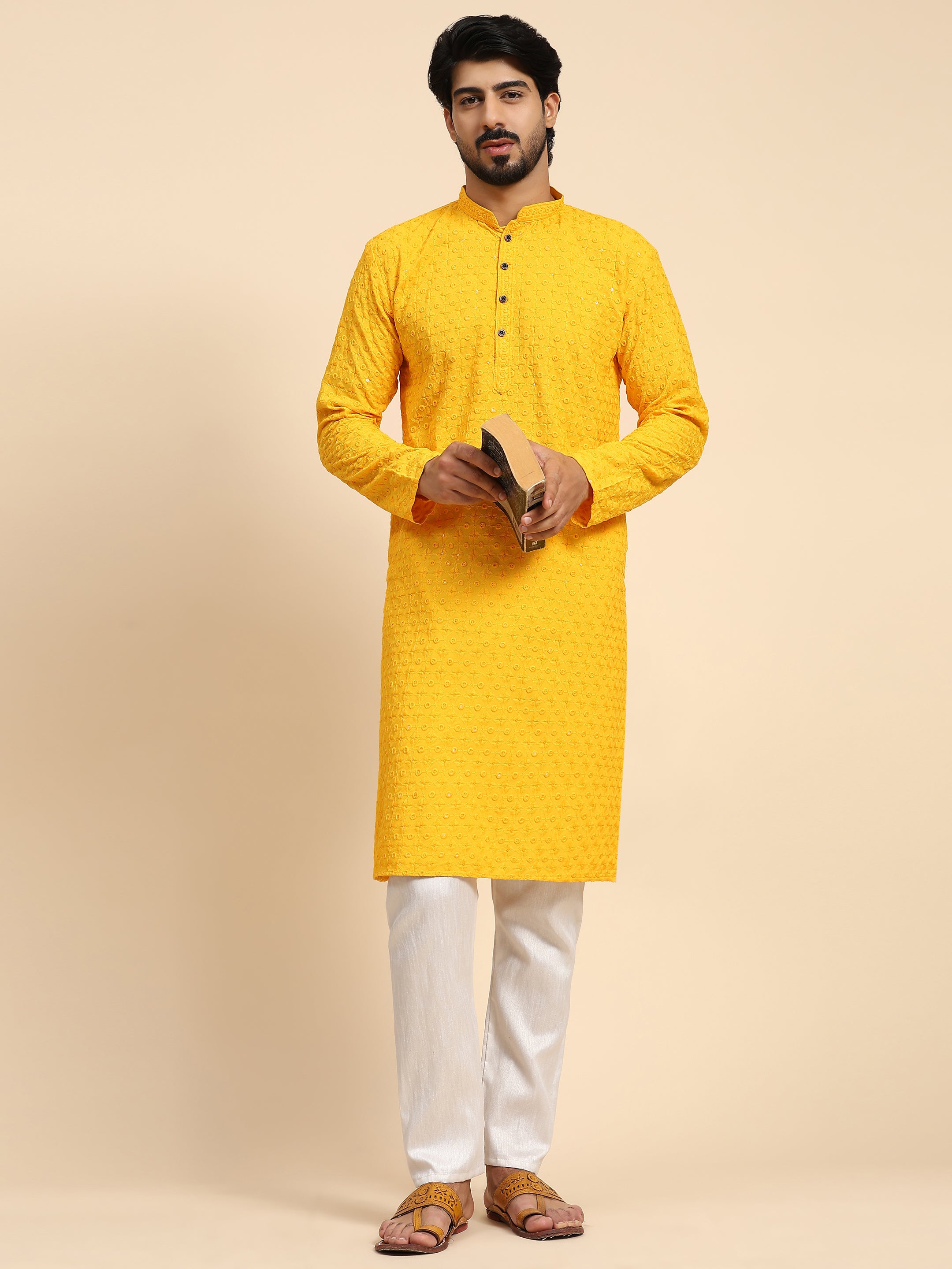 Ensemble pyjama ChikanKari Kurta en rayonne de coton pour hommes de coloris jaune 