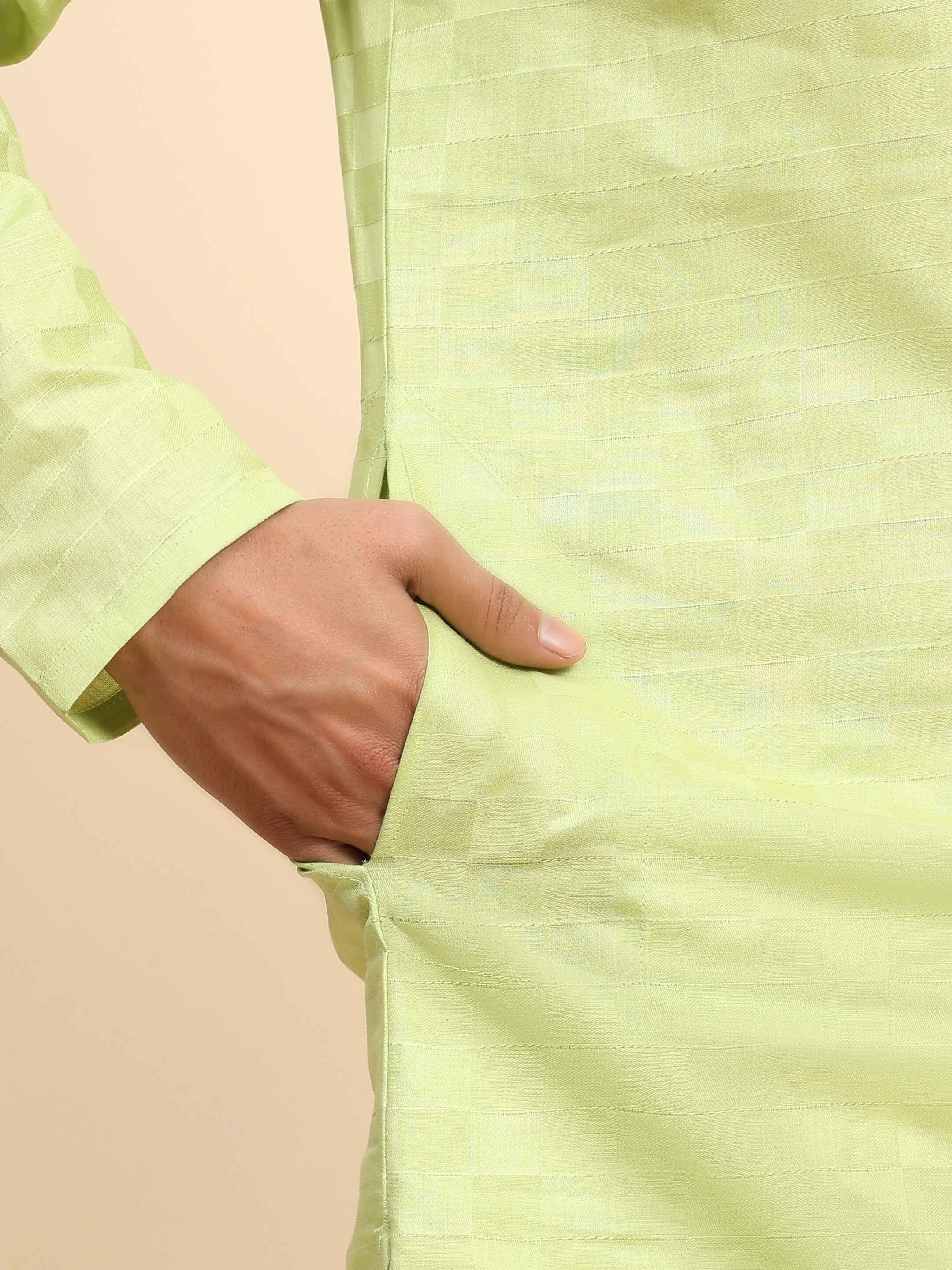 Ensemble pyjama Kurta en coton tissé vert clair pour homme 