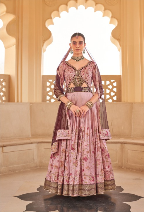 Lehenga Choli en soie rose magenta à imprimé feuille 