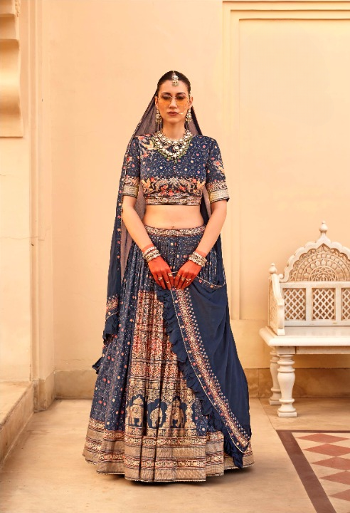 Lehenga Choli en soie bleu foncé