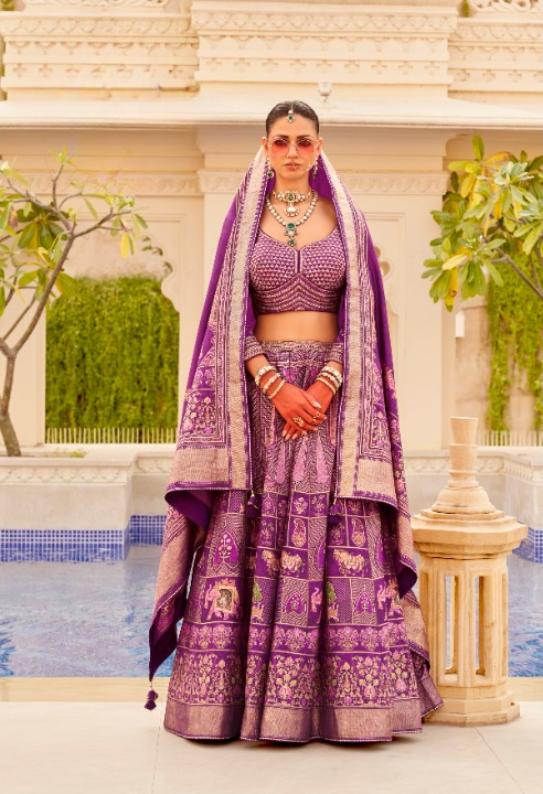 Lehenga Choli en soie imprimée bordeaux 