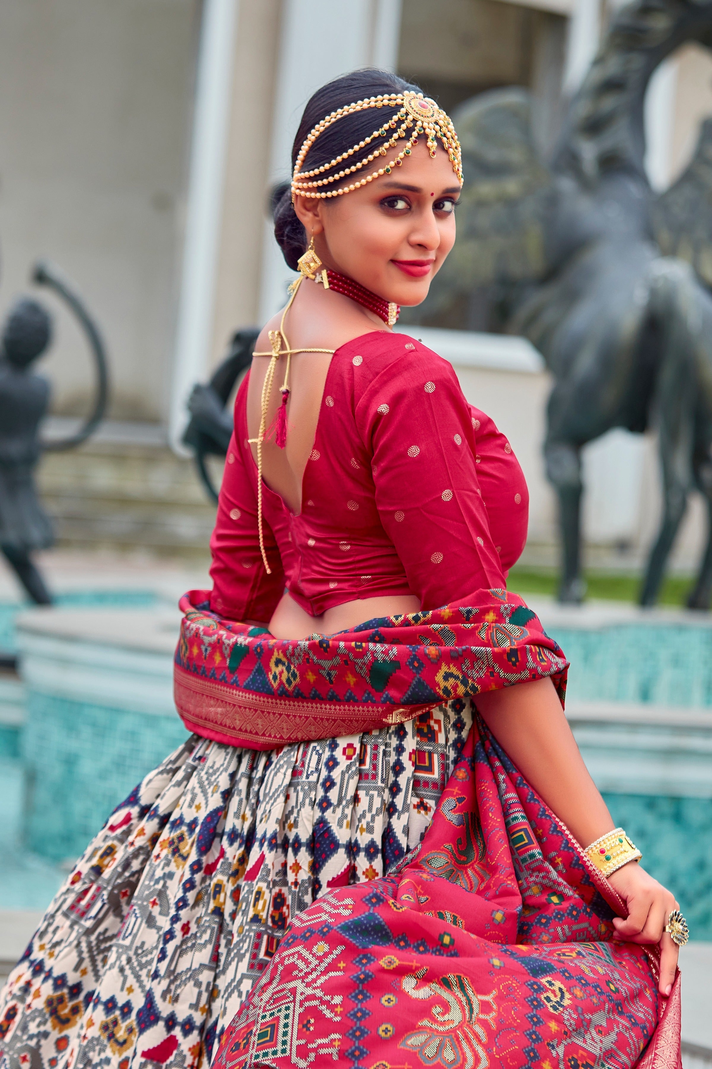 Ensemble de Lehenga Choli en coton et soie indien blanc prêt à l'emploi pour femme avec chemisier de créateur et Dupatta pour mariage 