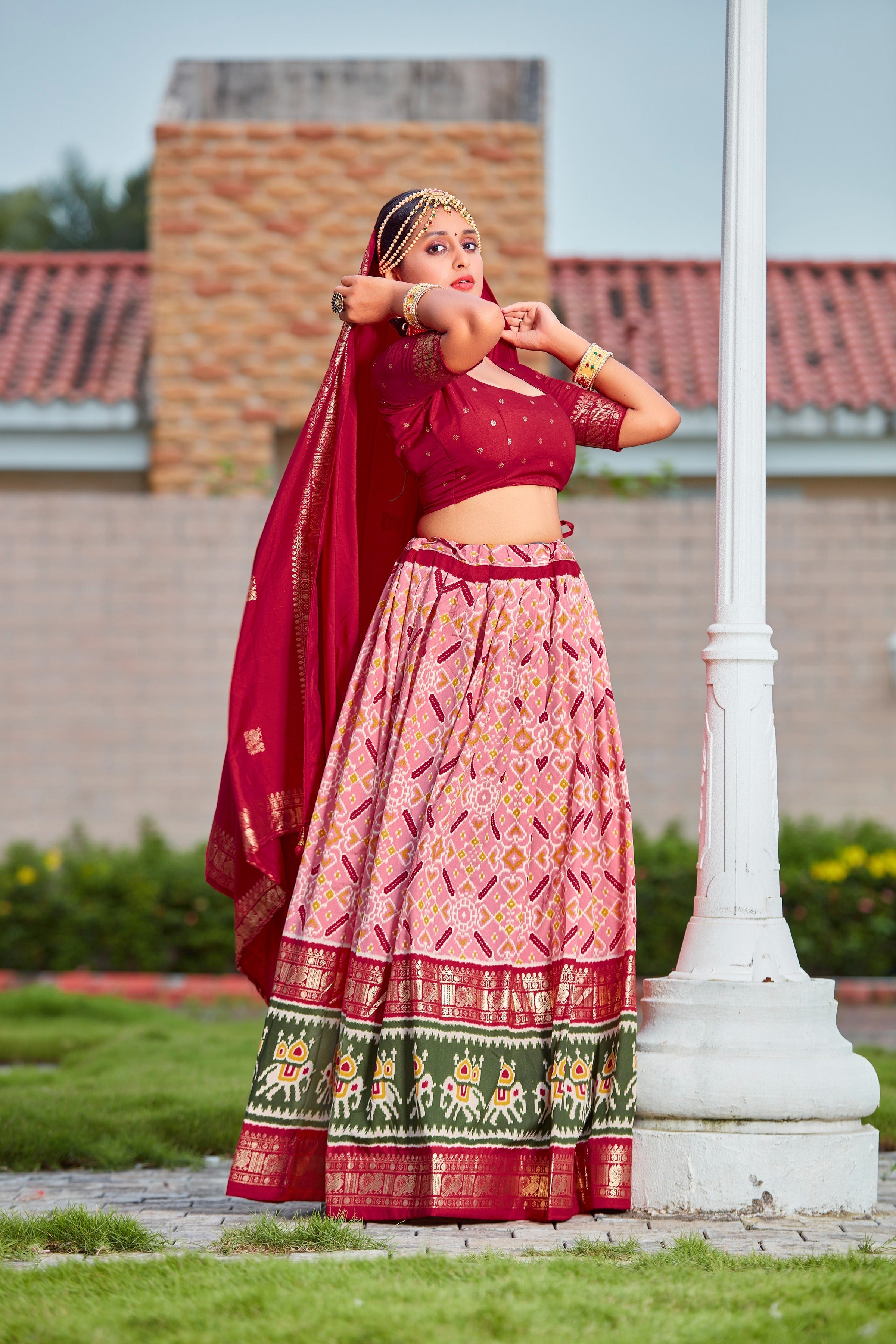 Ensemble de choli Lehenga indien en coton et soie rose prêt à l'emploi pour femmes avec chemisier de créateur et Dupatta pour mariage 